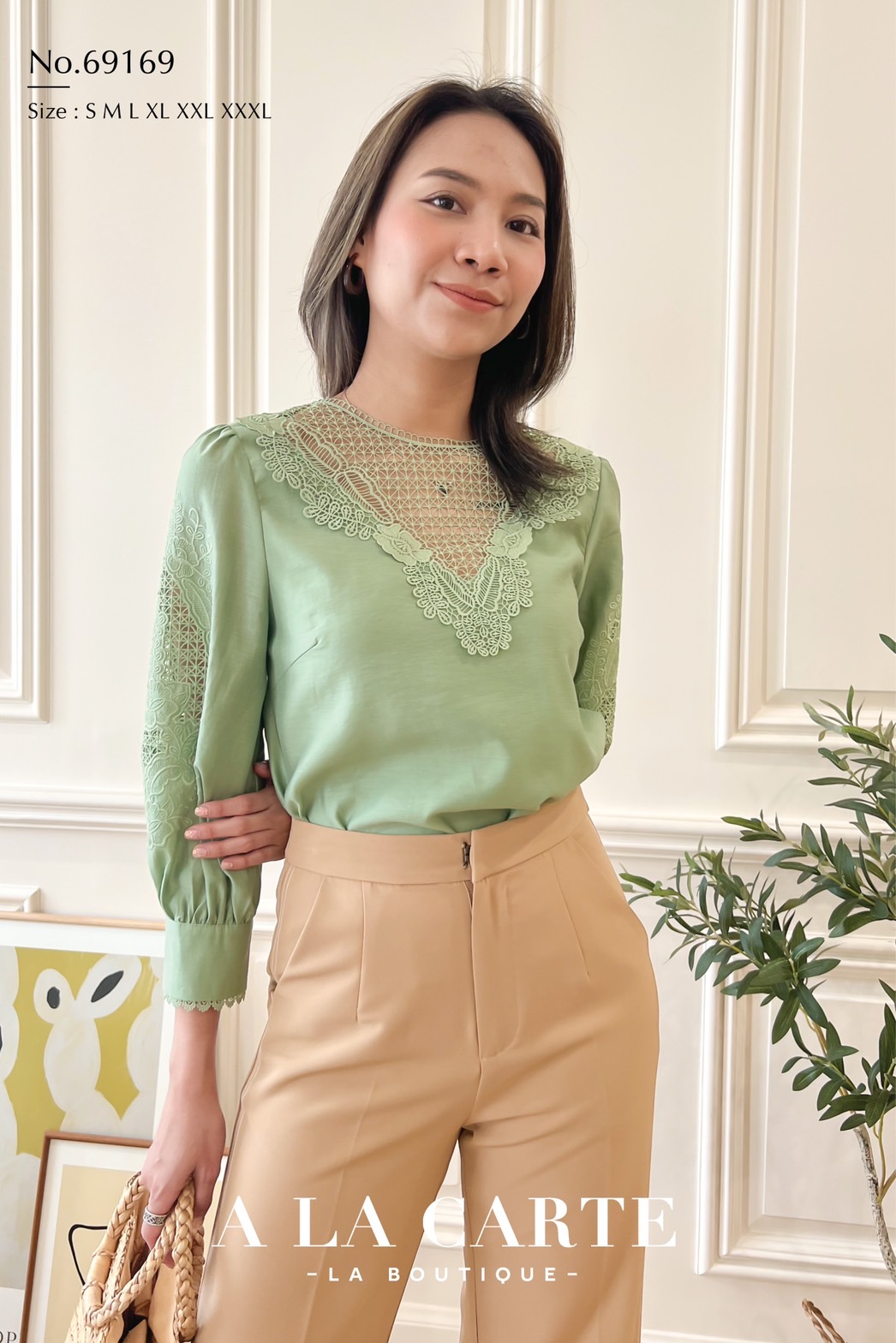 69169🍀🍁A la carte🍁เสื้อแขน 4 ส่วน ผ้าคอตตอนซิลค์ ใส่สบายรีดง่าย มีซับใน ช่วงอกทอลูกไม้เป็นทรงวีน ทรงแขนมีการปักฉลุ ขอบแขน ตีเกล็ด สีขาว 2XL เบจ L-2XL