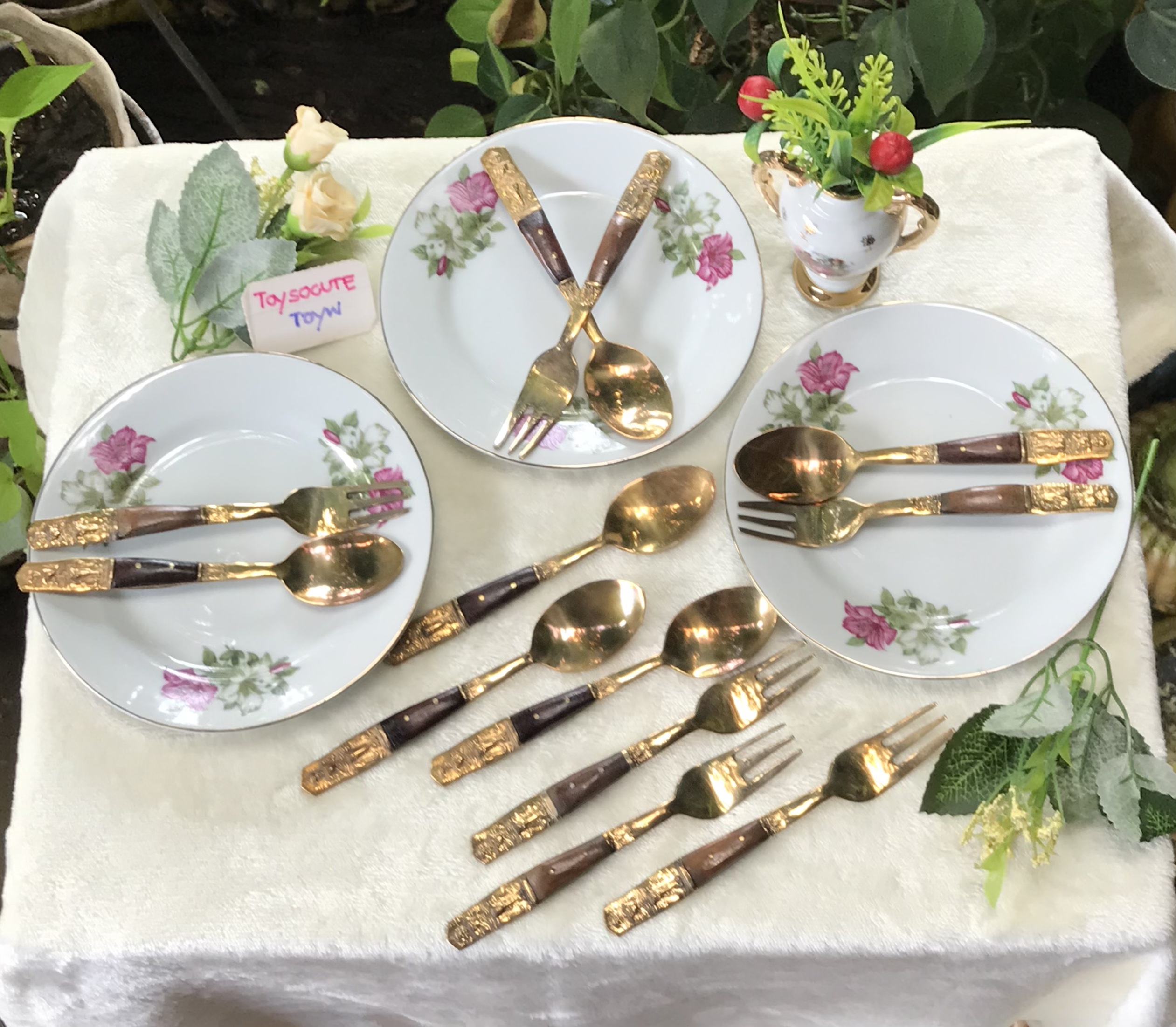 คู่ละ 259 บาท งานเก่าเก็บไม่ผ่านใช้ dessert spoon and fork ช้อนและส้อมขนมหวานด้ามไม้ลายเทพพนมทรงช้างสามเศียร งานทองเหลืองเก่าเนื้อหนา ขนาดยาว 14 ซม