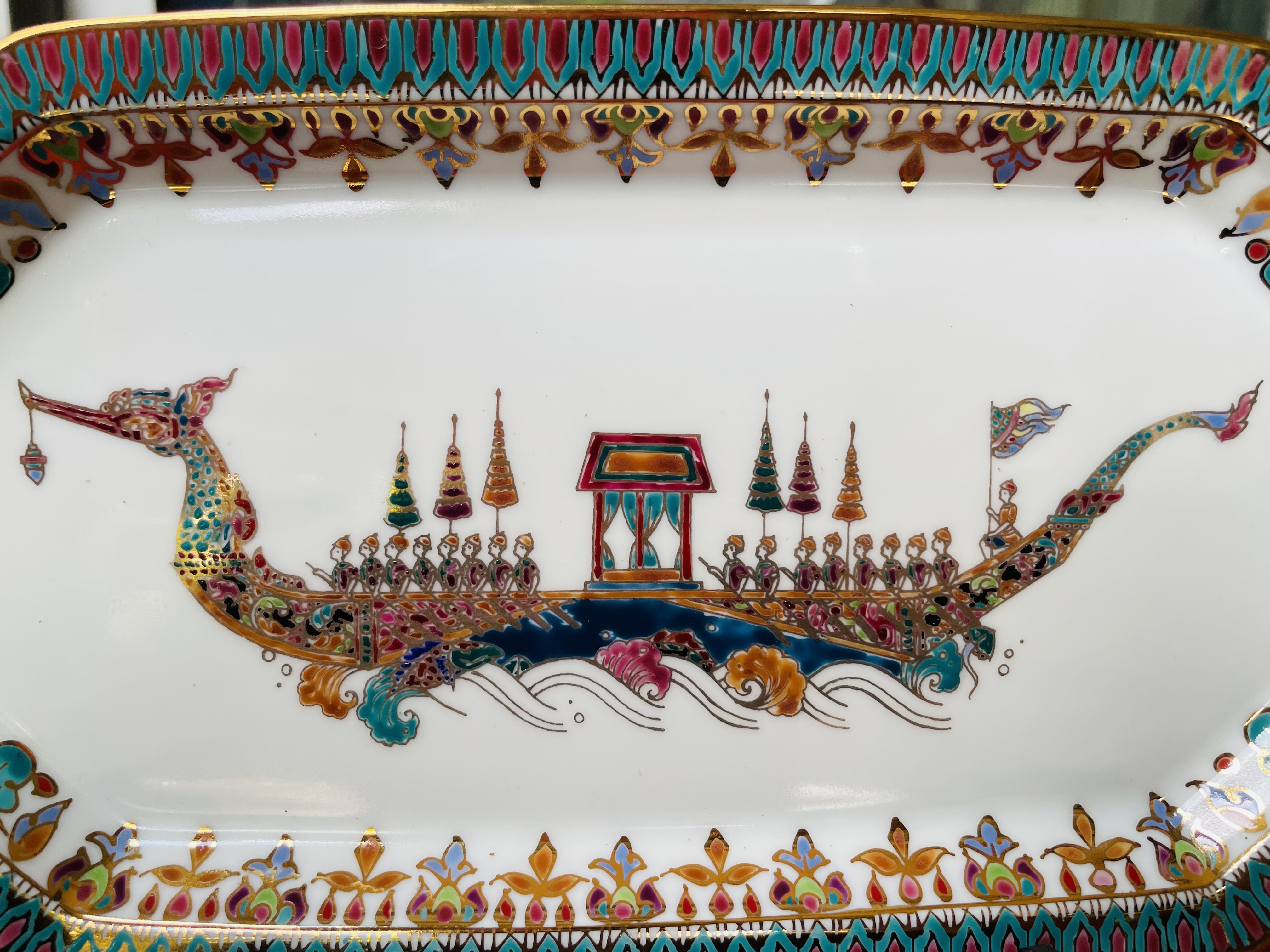 เก่าเก็บกว่า 25 ปี จานโชว์เบญจรงค์เขียนลายเรือสุพรรณหงส์น้ำทอง Benjarong Show Plate of the Suphannahong