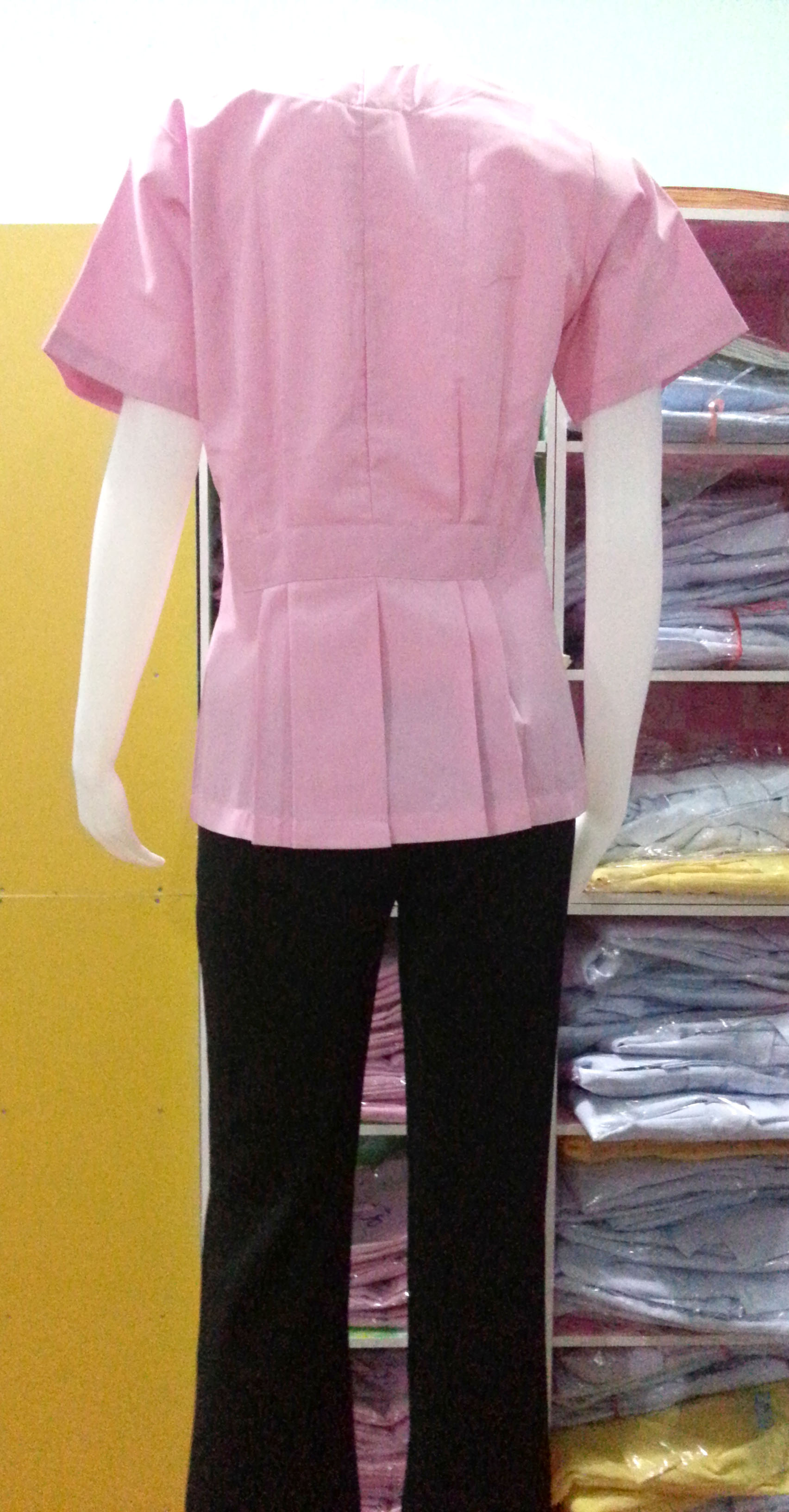 เสื้อริ้วชมพูขาว คอบัวแหลม ผู้หญิง ปักกระทรวงสาธารณสุข