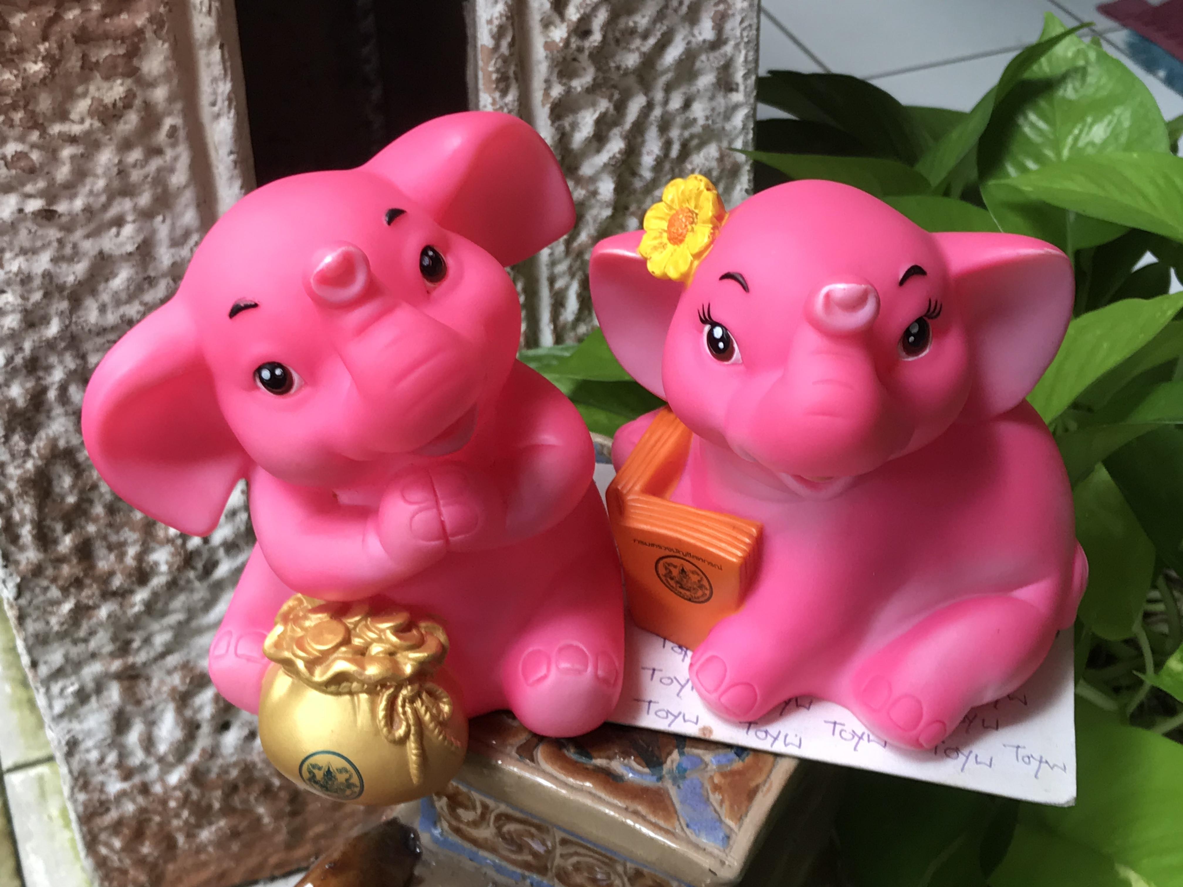 ชิ้นละ 350 บาท เก็บเก่ากระปุกออมสินช้าง ออมสินช้างก้านกล้วยสีชมพู กรมตรวจบัญชีสหกรณ์ ปี 2557 ขนาดกว้าง 5 นิ้ว สูง 5 นิ้ว