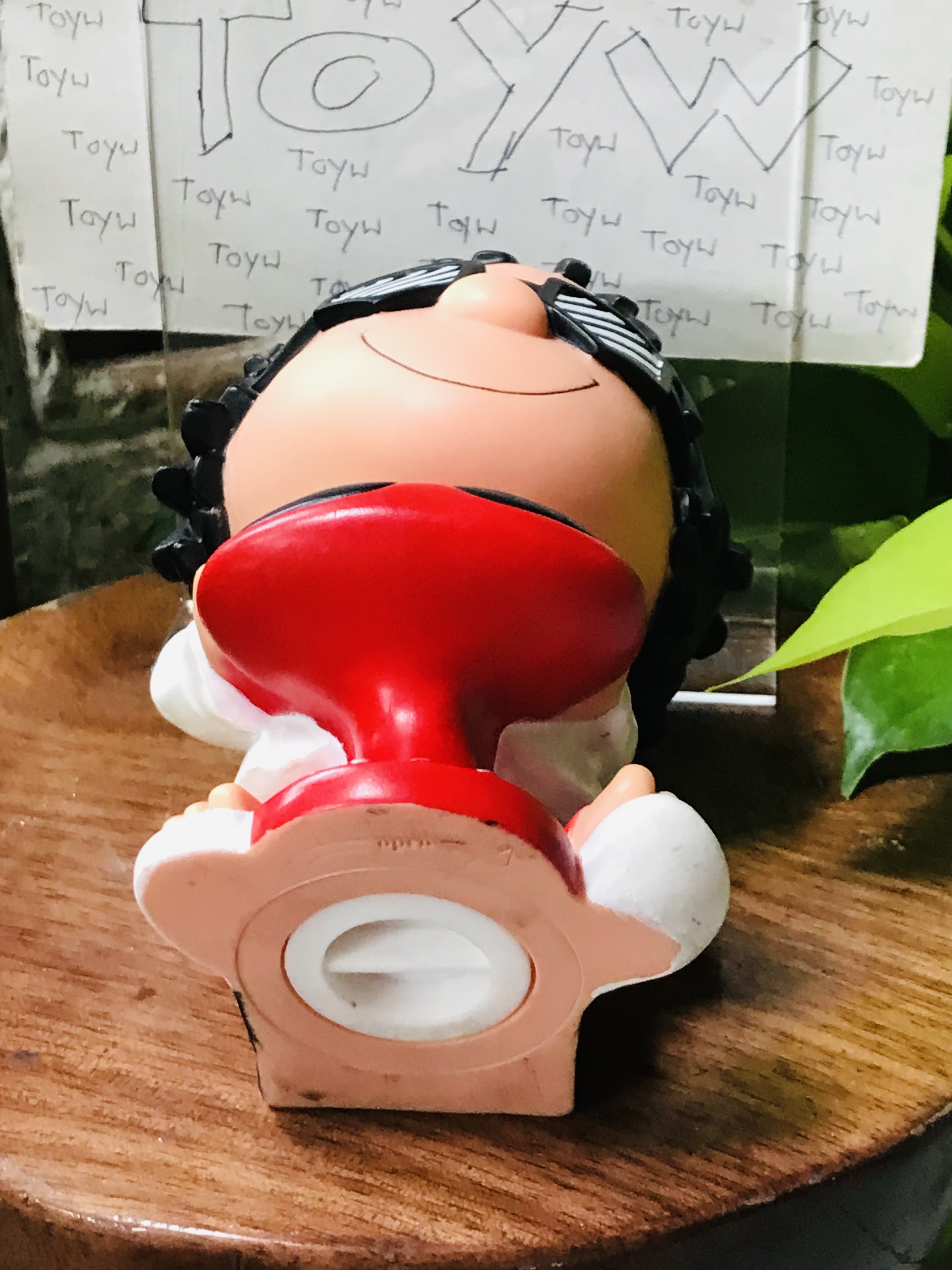 เก็บเก่า กระปุกออมสิน ออมสินโก๋แก่ ตุ๊กตาโมเดลโก๋แก่ Koh Kae 1.ออมสินโก๋แก่นักดนตรี กว้าง 3.8 นิ้ว สูง 7.5 นิ้ว