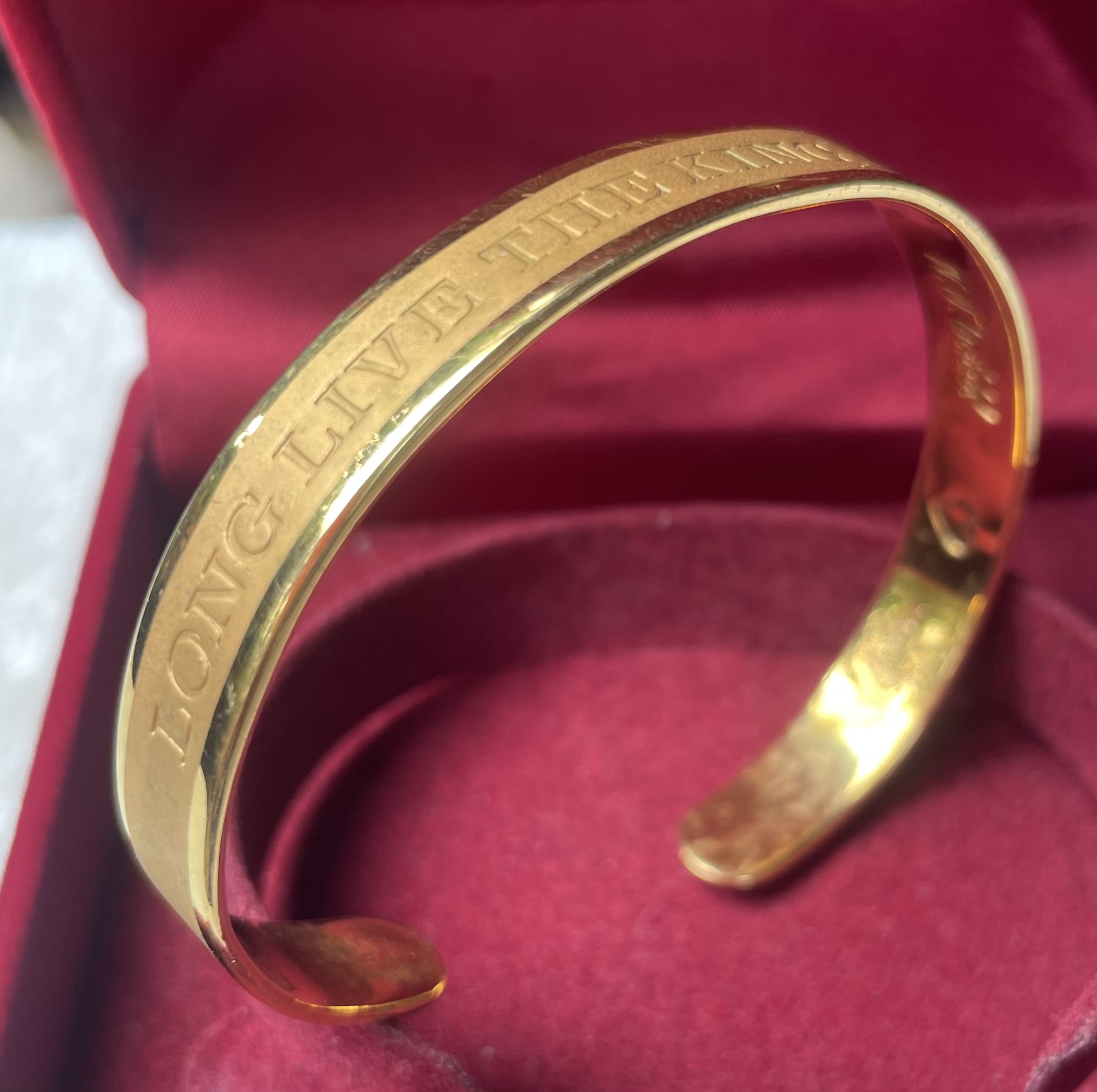 ส่งต่อ ไม่ลอก ไม่ดำ กำไลข้อมือสีทอง ฉลองสิริราชสมบัติครบ 60 ปี ปี 2549 ในหลวง รัชกาลที่ 9/Vintage Bracelet