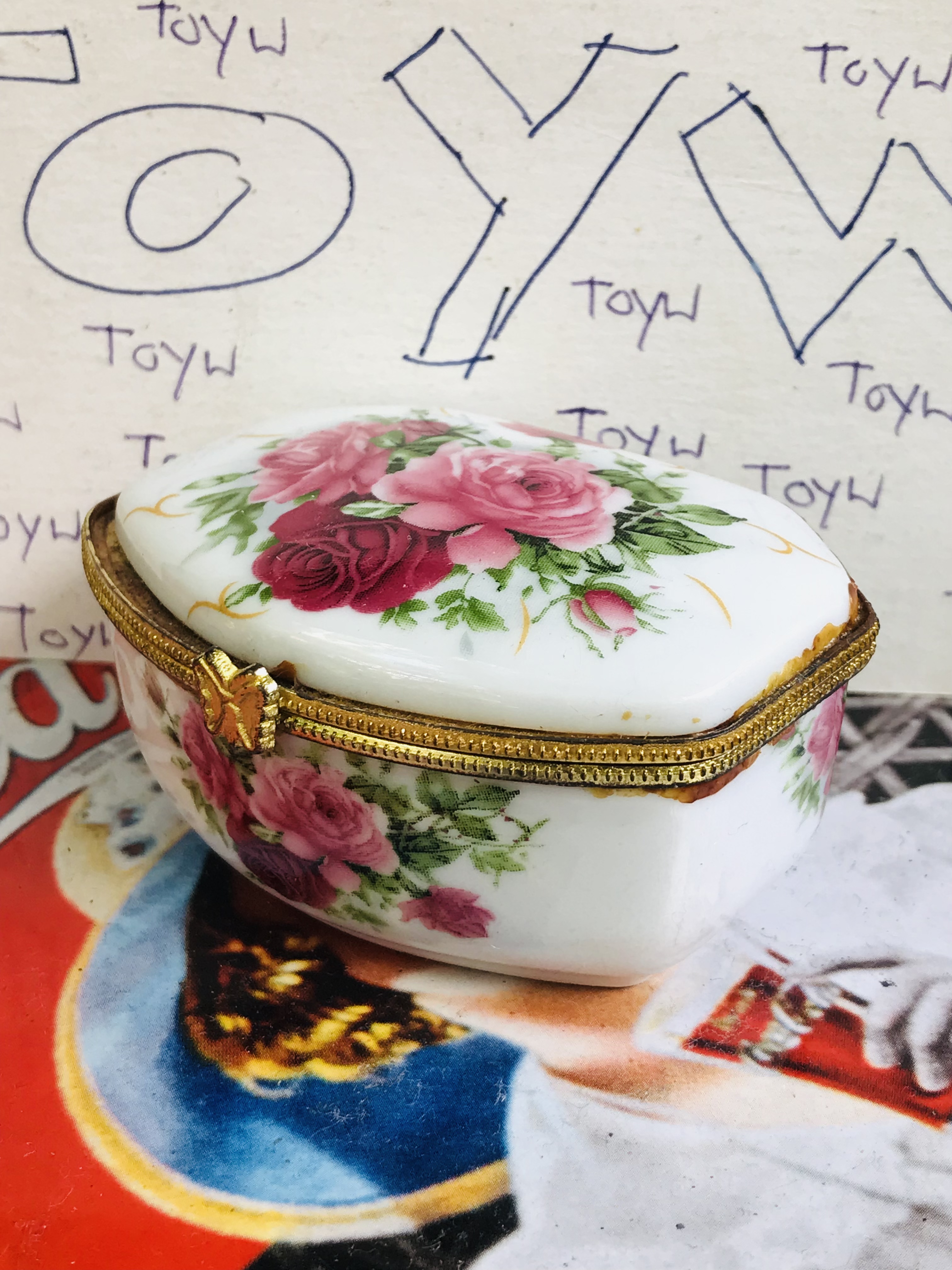 เริ่มต้น 120 บาท เก็บเก่า งานวินเทจตลับเซรามิค คละแบบคละลายคละขนาด ใส่ของใส่ยา ใ่ส่เครื่องประดับชิ้นเล็กๆ และของรักษ์อื่นๆ