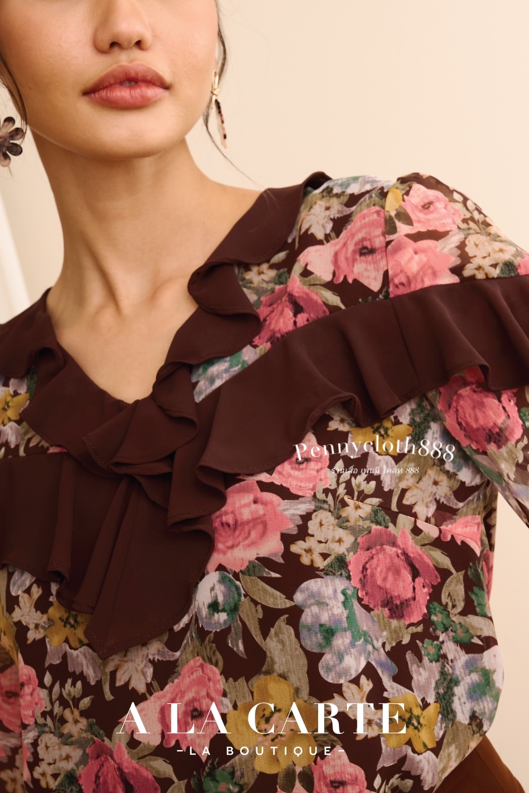 69468 เสื้อ A la carte ชีฟองพิมพ์ลายดอก คอวี แต่งระบาย แขนสม็อค สีฟ้าอมเขียว น้ำตาล ดำ