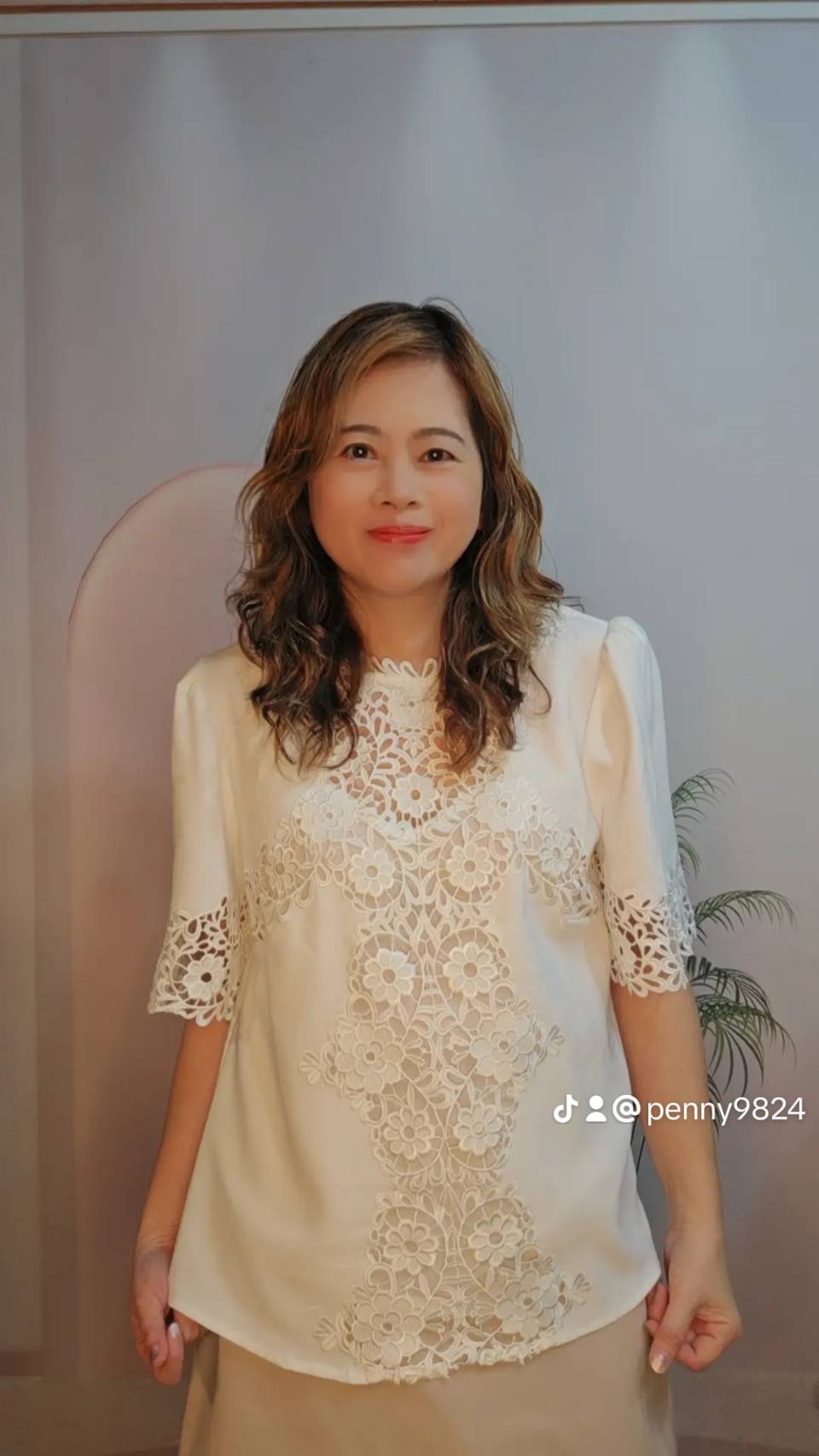 69683 เสื้อ A La Carte เครปเนื้อนุ่ม คอกลม แขนสั้นทรงแฟร์ งานปักฉลุเซาะทอลูกไม้ มีซับใน by PENNY CLOTH 888