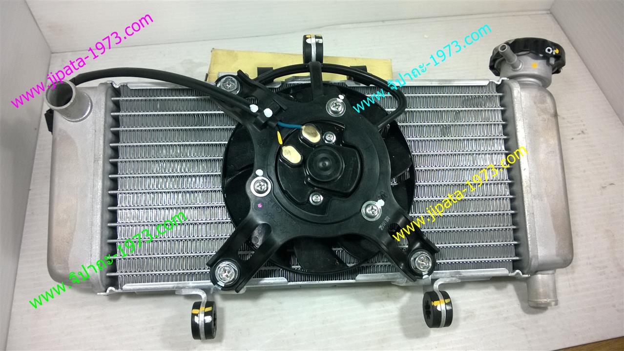 หม้อน้ำพร้อมพัดลมระบายความร้อน Honda CBR 250 R แท้(ตำหนิ)