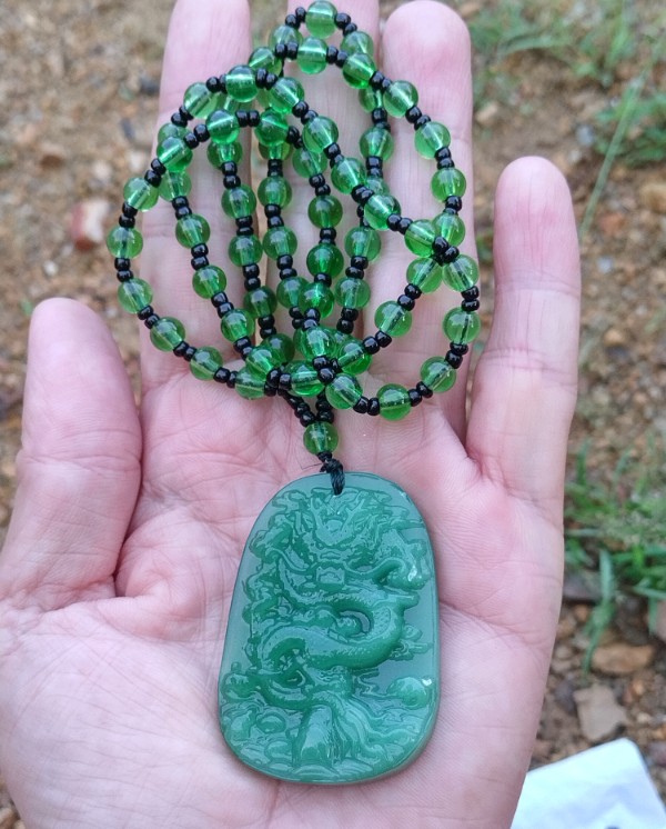 สร้อยคอประดับ จี้หินเขียว 4 x5 cm