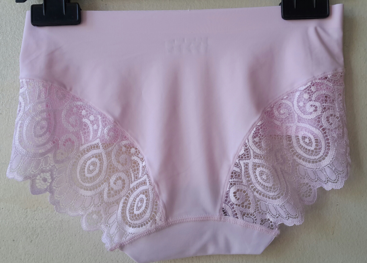 กางเกงชั้นในสตรี 75 บาท
