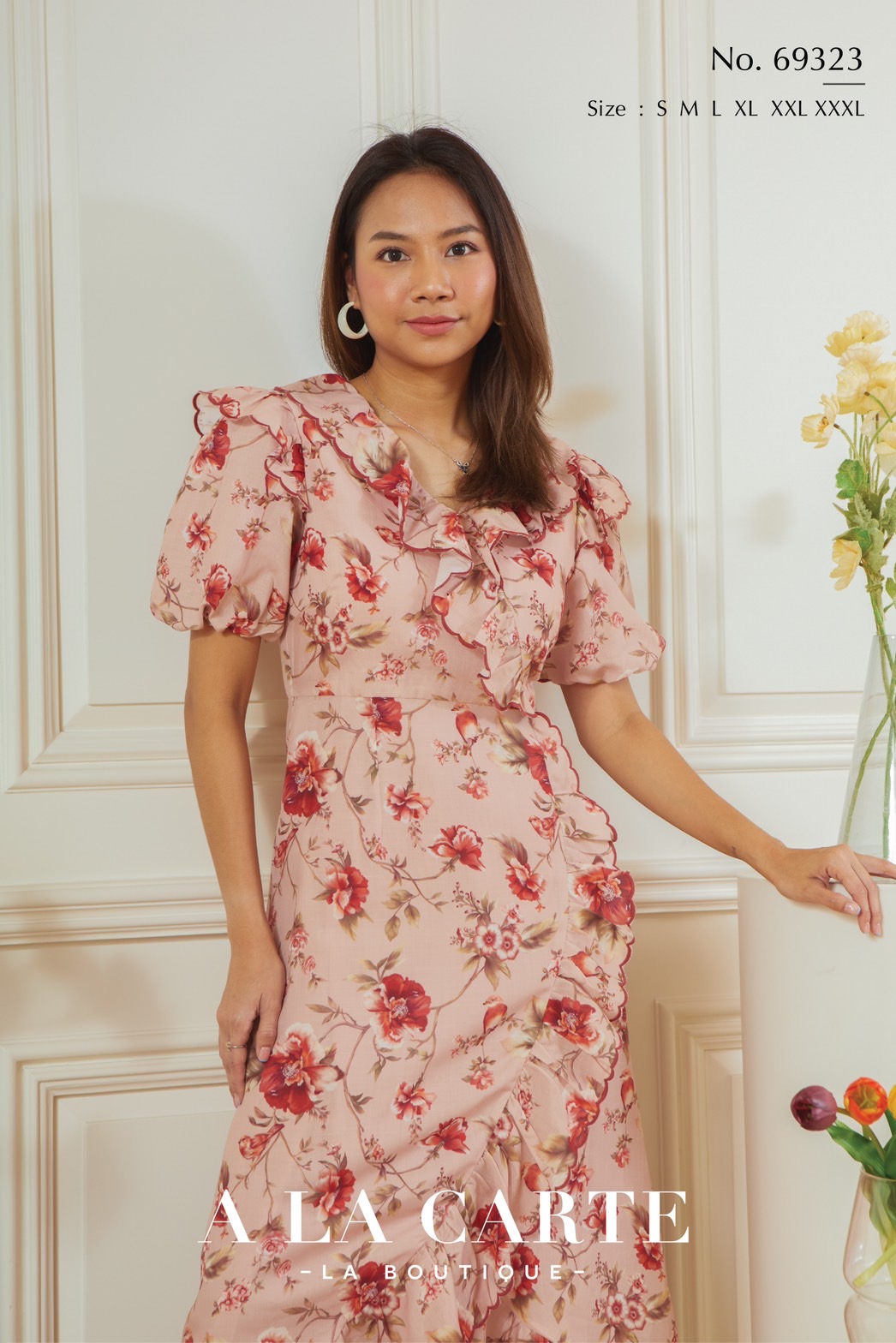 69323💐A la carte💐ชุดเดรสลินินพิมพ์ลาย เนื้อใยธรรมชาติ สวยหรู คอวี ทรงเดรสเข้ารูปช่วงเอว ระบายป้าย ชายกระโปรงหน้าสั้นหลังยาว ทรงแขนสั้น สีชมพู S,L,2XL,3XL สีน้ำเงิน S-L,2XL,3XL