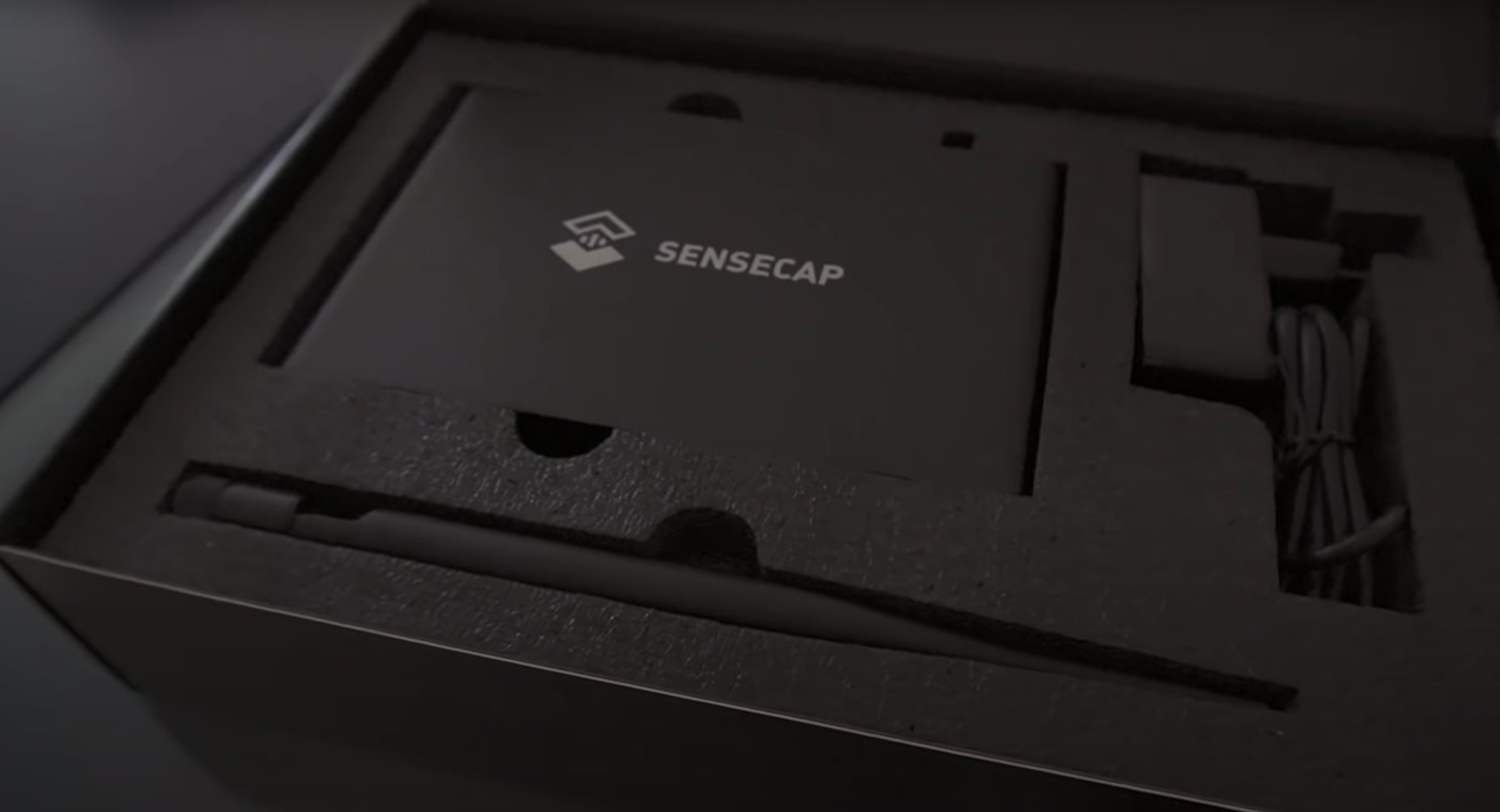 SenseCAP M1 LoRaWAN Indoor Gateway (AS923: 902 - 928MHz)