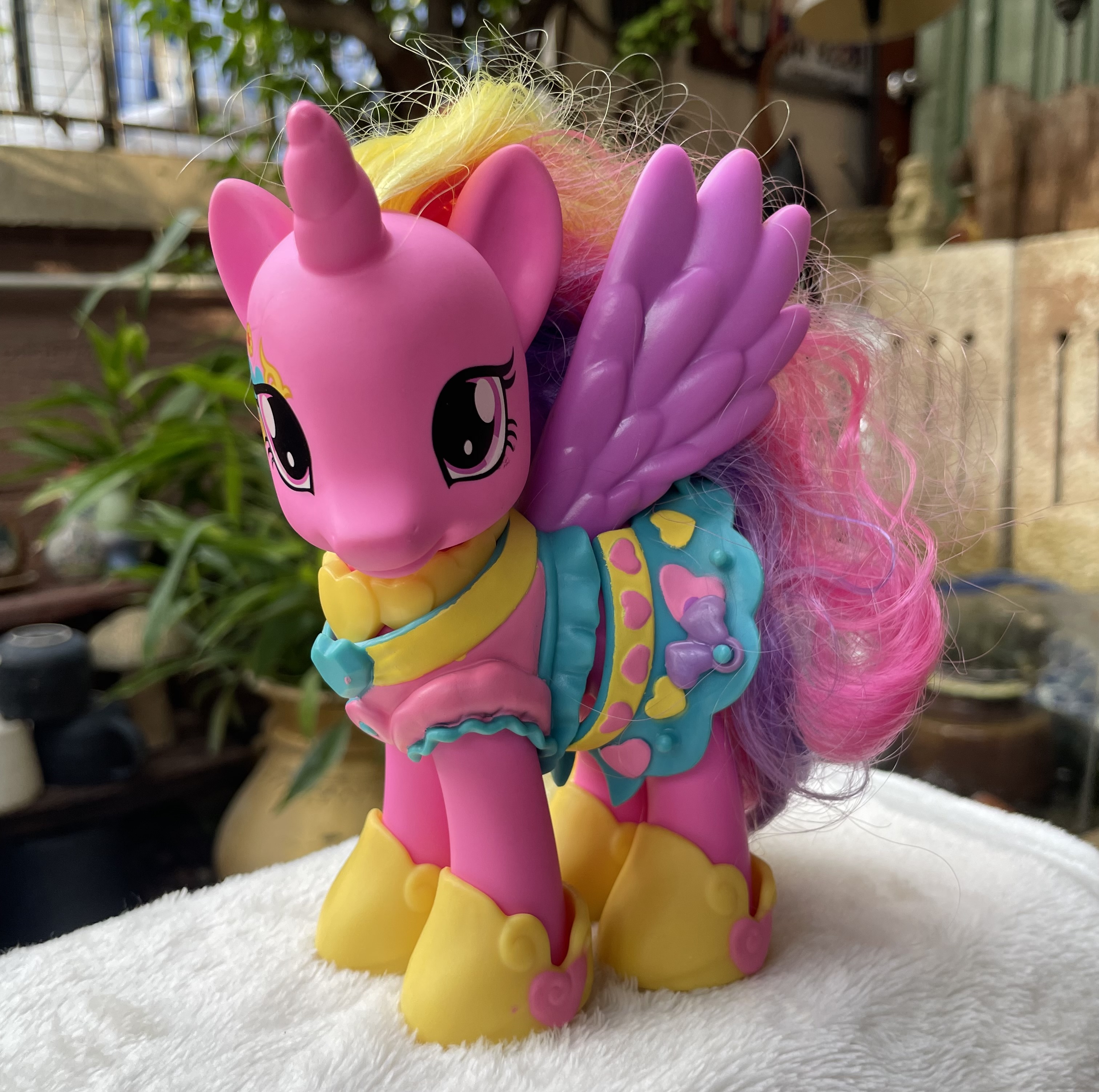 ชุด รองเท้าถอดได้ มายลิตเติ้ลโพนี่ ม้าโพนี่แท้ My Little Pony Princess Cadence 6" Figure Shirt Skirt Shoes 2010 Hasbro