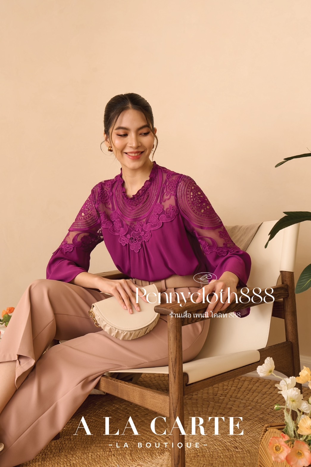 69656 เสื้อ A La Carte ชีฟองเนื้อเยื่อไม้ งานปักและทอลูกไม้ช่วงอกและแขน มีซับในเย็บติด ผ้ามีน้ำหนักทิ้งตัว กระดุมหลัง ปลายแขนทรงแฟร์ สวยหรู