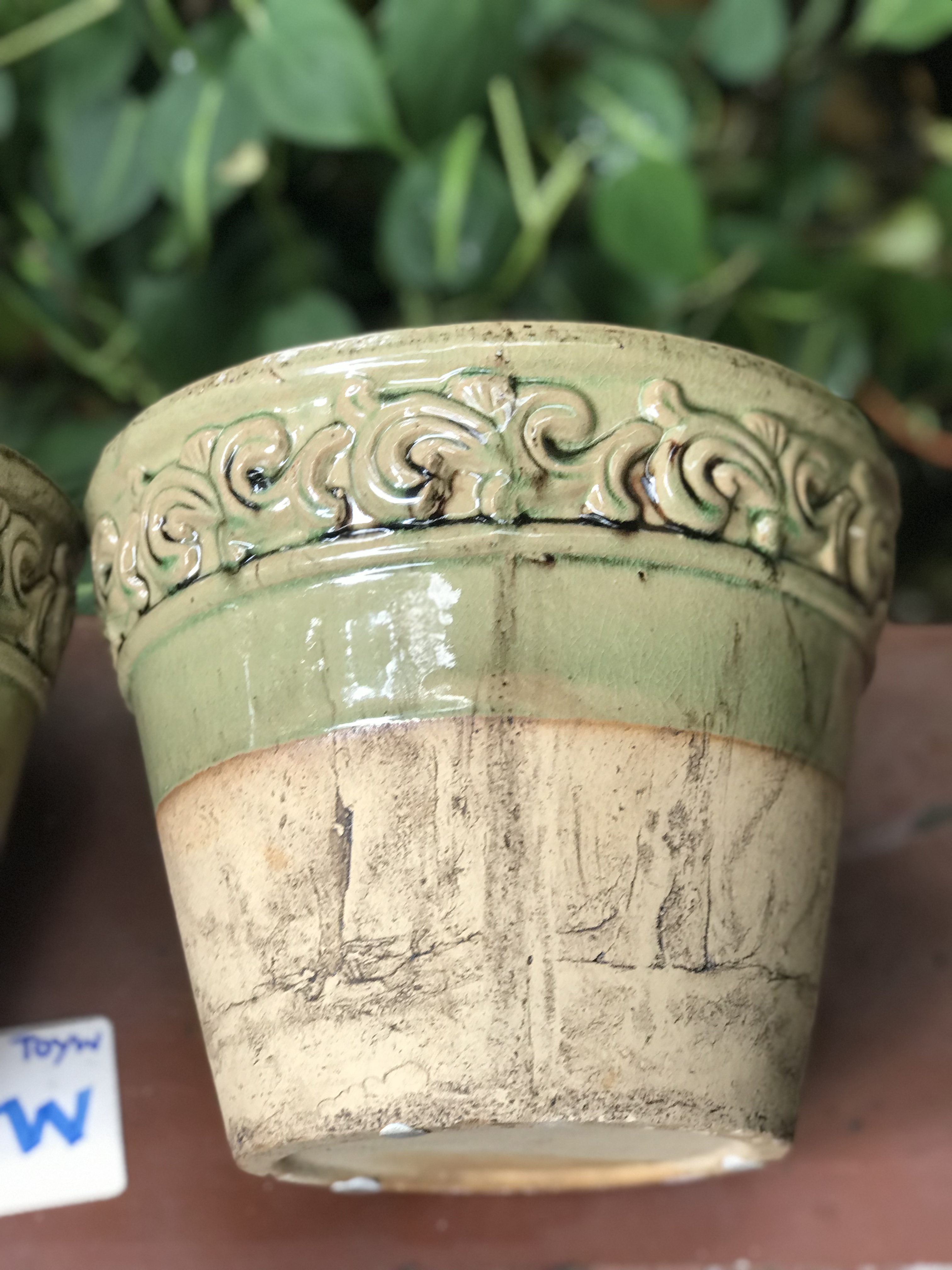 ขายคู่ ไม่รวมต้นไม้ เก็บเก่ากระถาง แจกันลายปั้นนูน น้ำเคลือบสีเขียว สวยสมบูรณ์ ไม่แตกไม่ร้าว ขนาดปากกว้าง 10 นิ้ว สูง 8 นิ้ว