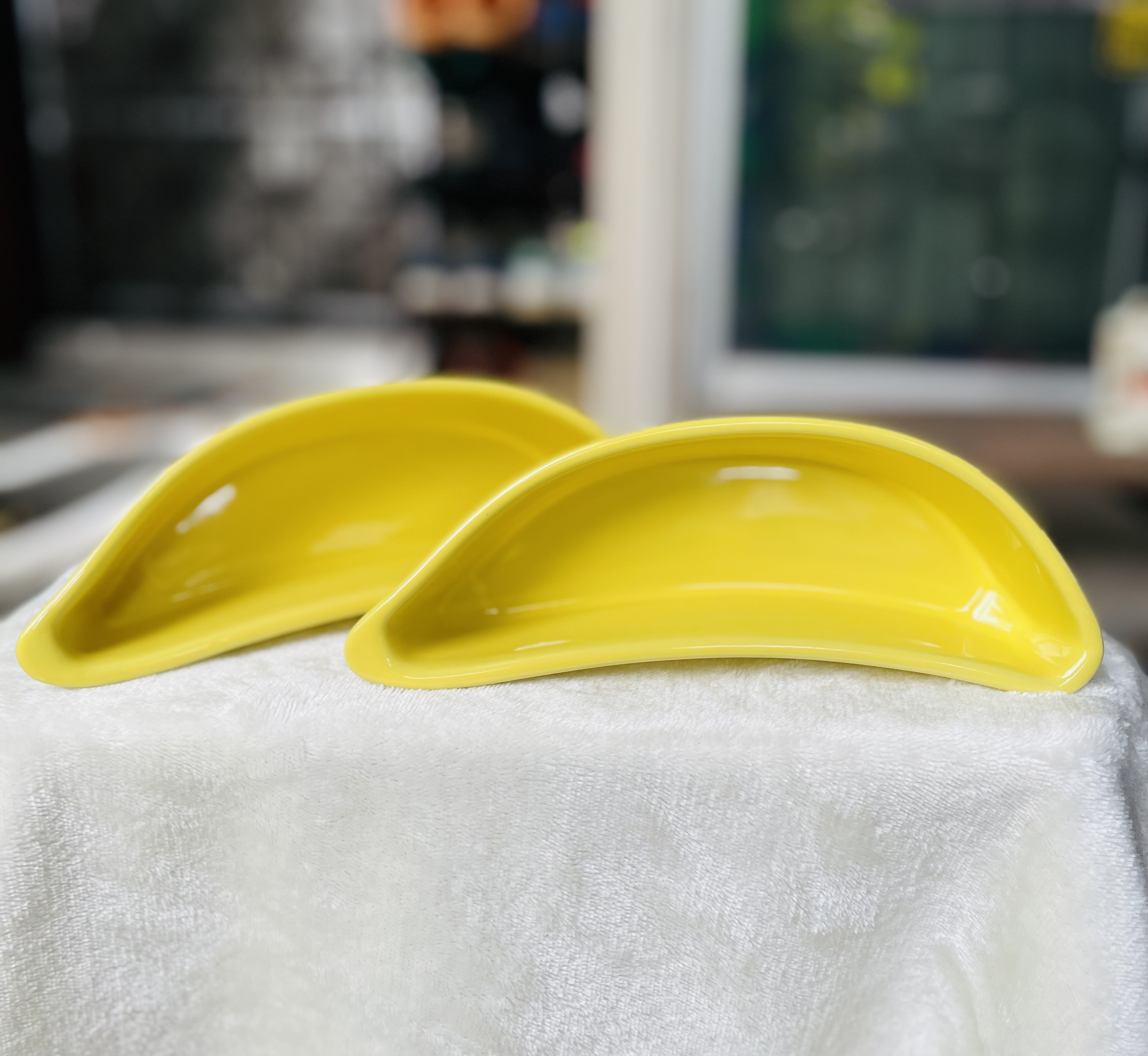 ส่งต่อราคาต่อชิ้น จานเซรามิครูปกล้วย Yellow Solid Banana Shaped Dishes/Bowls ใส่ขนม เครปกล้วย จัดเก็บของรักษ์ ตกแต่งบ้าน