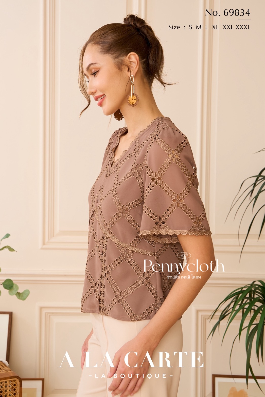 A La Carte รหัส 69834 เสื้อลูกไม้ชีฟอง งานปัก คอวี แขนสั้นแฟร์ สีดำ สีขาว สีโอวัลติน สีส้ม ( ขนาดเอวน้อยกว่าอก 2")