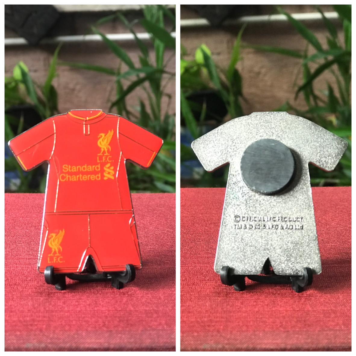 ￼แม่เหล็กติดตู้เย็นสโมสรลิเวอร์พูล LFC Home Kit Magnet/enameled metal with a butterfly clasp fitting / Liverpool