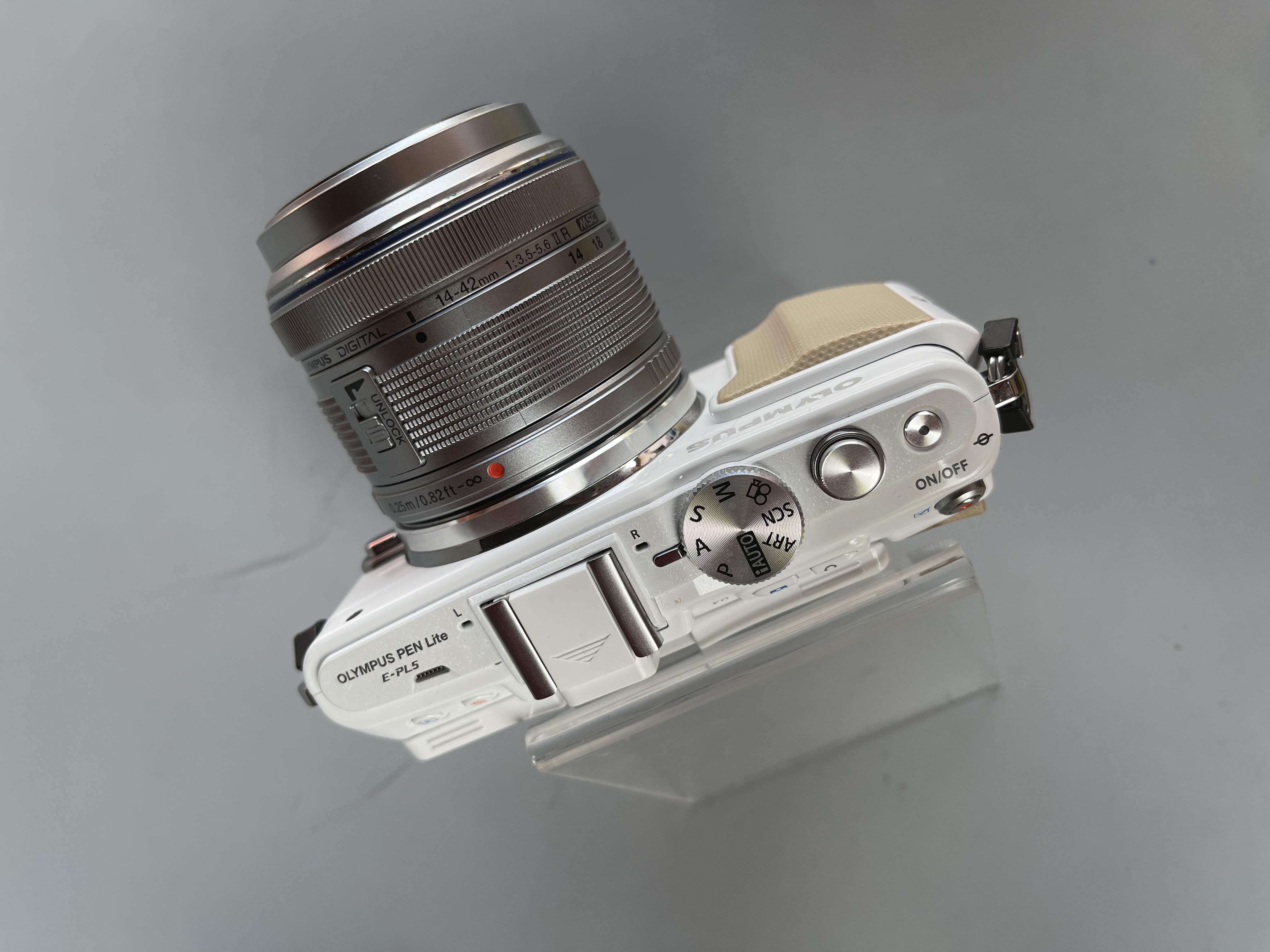 ขายกล้อง Olympus EPL5 ซื้อศูนย์ไทย สภาพเหมือนใหม่ แฟลชแท้ เลนส์คิด olympus 14-42mm , olympus 40-150mm แถมเลนส์olympus15mm f8 cap lens , ถ่นแท้ 2 ก้อน ราคาsetนี้สุดคุ้ม