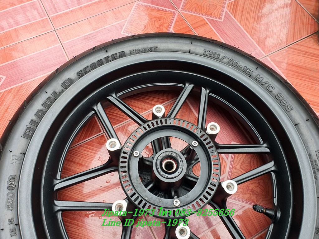 (Forza 300 ปี 2018) ชุดวงล้อแม็กหน้า-หลัง พร้อมยาง Honda Forza 300 ปี 2018 แท้ (สินค้าตำหนิ ขายเป็นคู่)