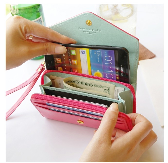 Crown Smart Pouch.k กระเป๋าสตางค์ ที่สามารถพกพาโทรศัพท์มือถือไปได้้ด้วย มีช่องเสียบสายหูฟังผ่านกระเป๋า
