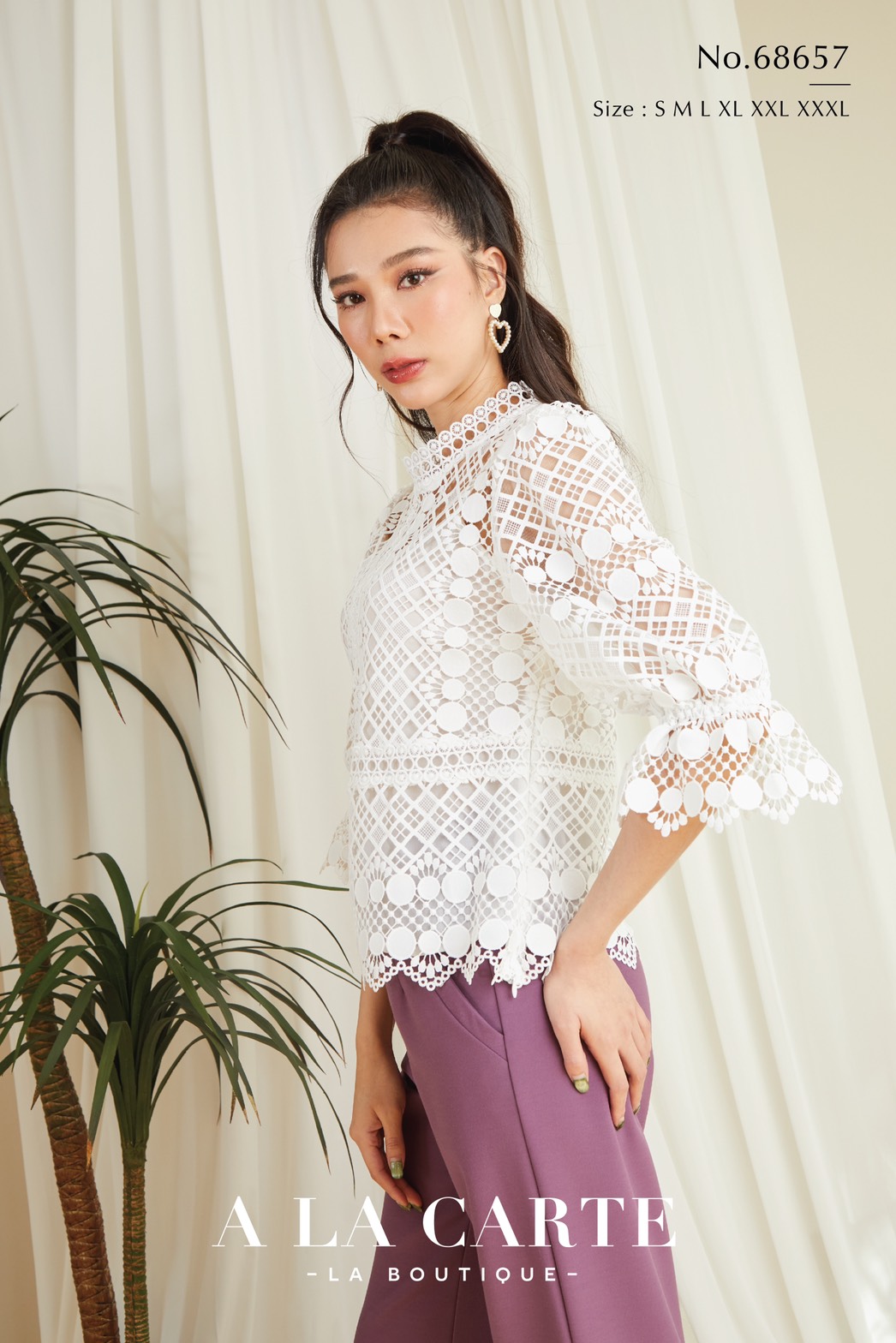 68657 เสื้อลูกไม้แขน 3 ส่วน เนื้อทอลายขึ้นใหม่ เป็นทรงใส่สบาย มีซับใน ลายลูกไม้ลายกราฟฟิค ต่อผ้าด้วยทริมลูกไม้วงกลม มีซิปข้าง คอเสื้อทำเป็นฐานกุ๊นกว้าง สีแดง M,XL, 3XL สีม่วง 3XL สีเขียว 2XL