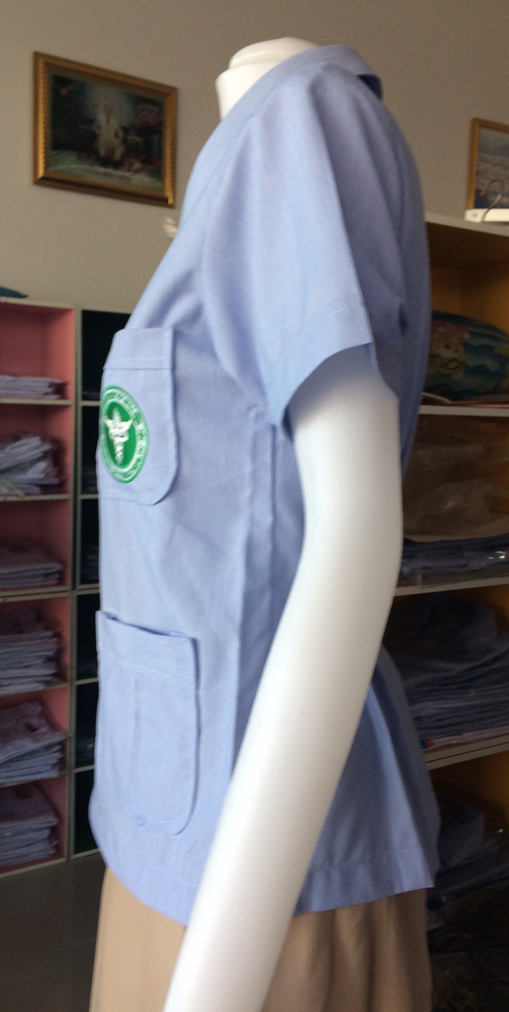 เสื้อริ้วฟ้าขาว คอบัวแหลม ปักกระทรวงสาธารณสุข