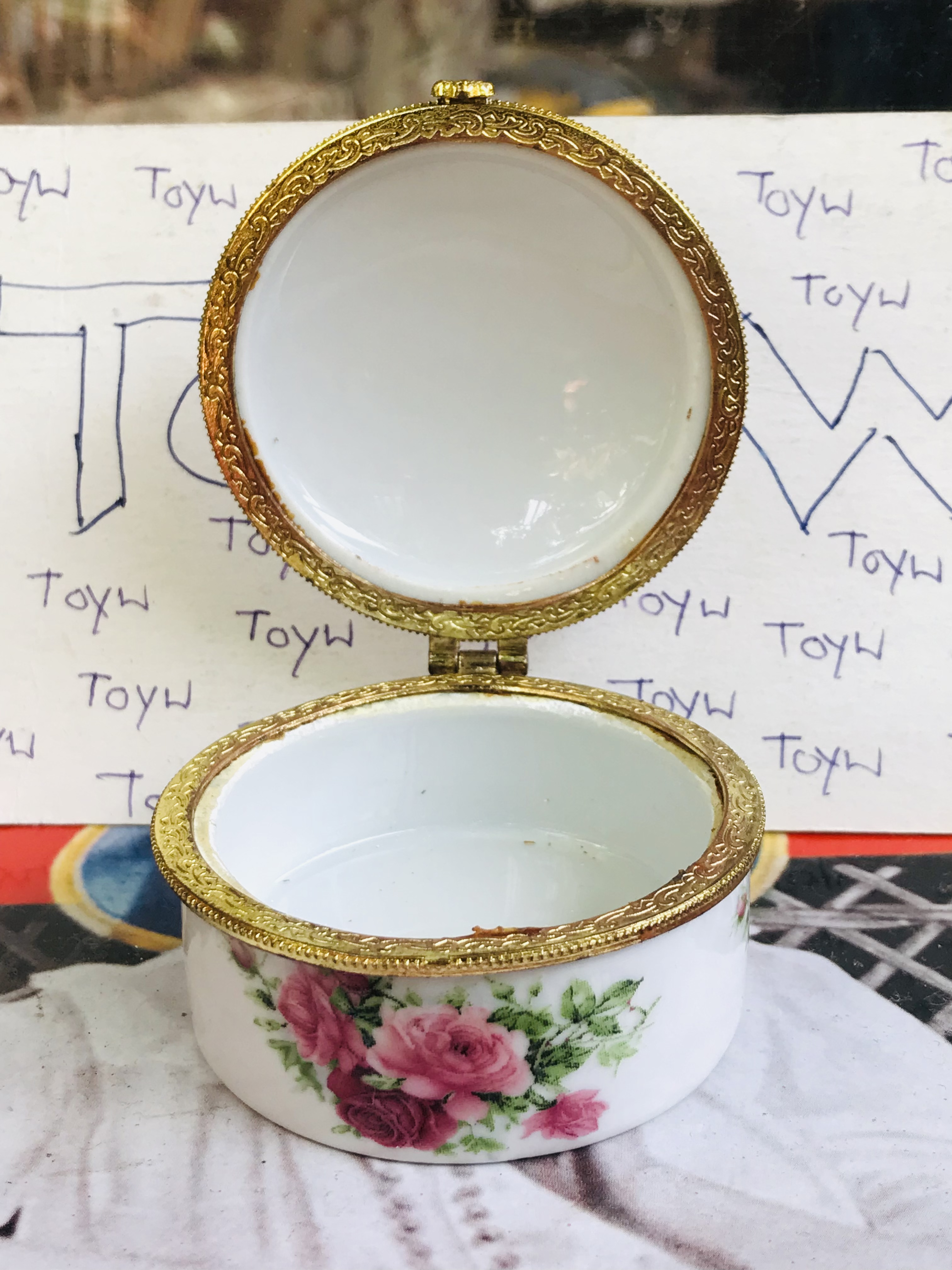 เริ่มต้น 120 บาท เก็บเก่า งานวินเทจตลับเซรามิค คละแบบคละลายคละขนาด ใส่ของใส่ยา ใ่ส่เครื่องประดับชิ้นเล็กๆ และของรักษ์อื่นๆ