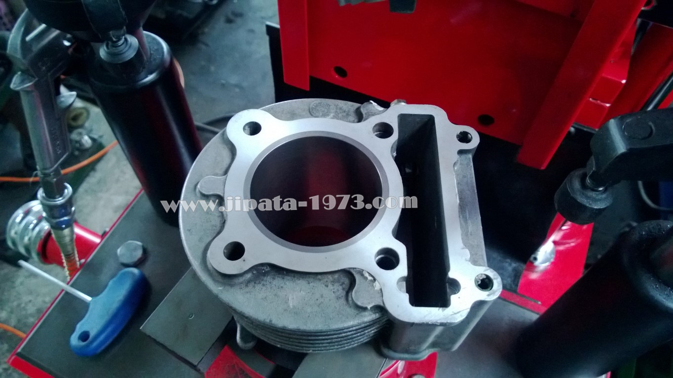 งานตีปลอกสูบลูกโตและทำวาล์วแต่ง