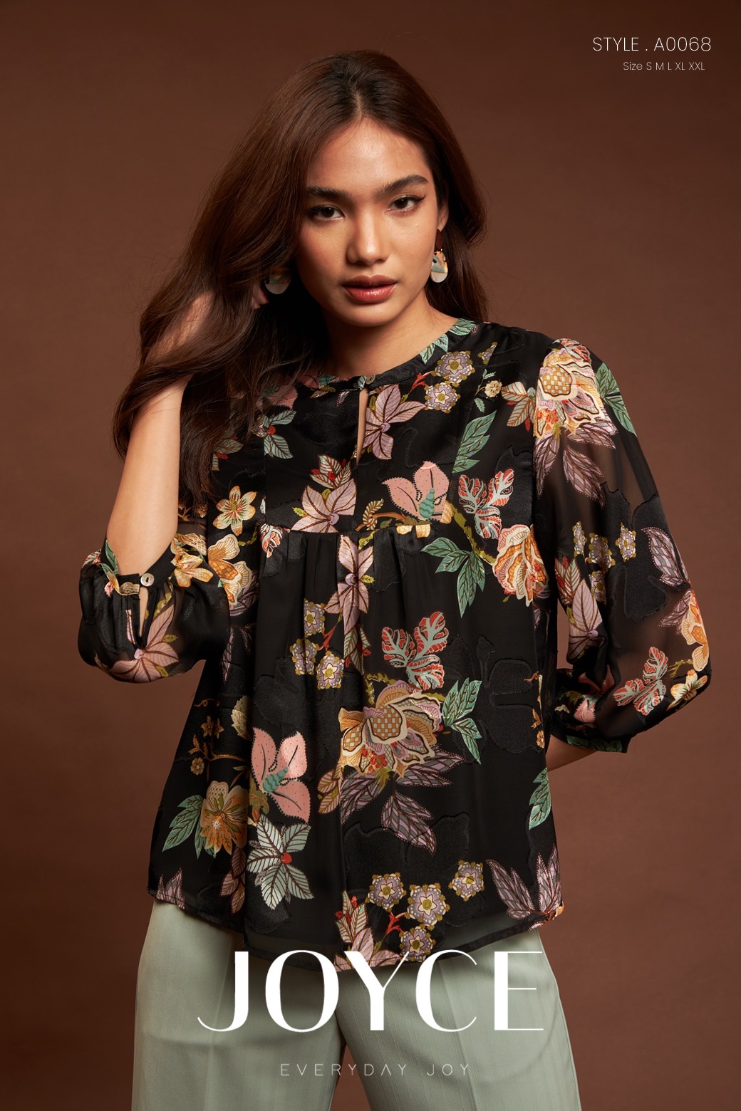 A 0068 เสื้อ Joyce ผ้าชีฟองเท็กเจอร์พิมพ์ลายดอกไม้โทนสีหรูคอเจาะหยดน้ำติดกระดุม มีซับใน ลายผ้าสวยผ้าเนื้อเย็นใส่สบาย แขน 3 ส่วน สีดำ S,M,XXL