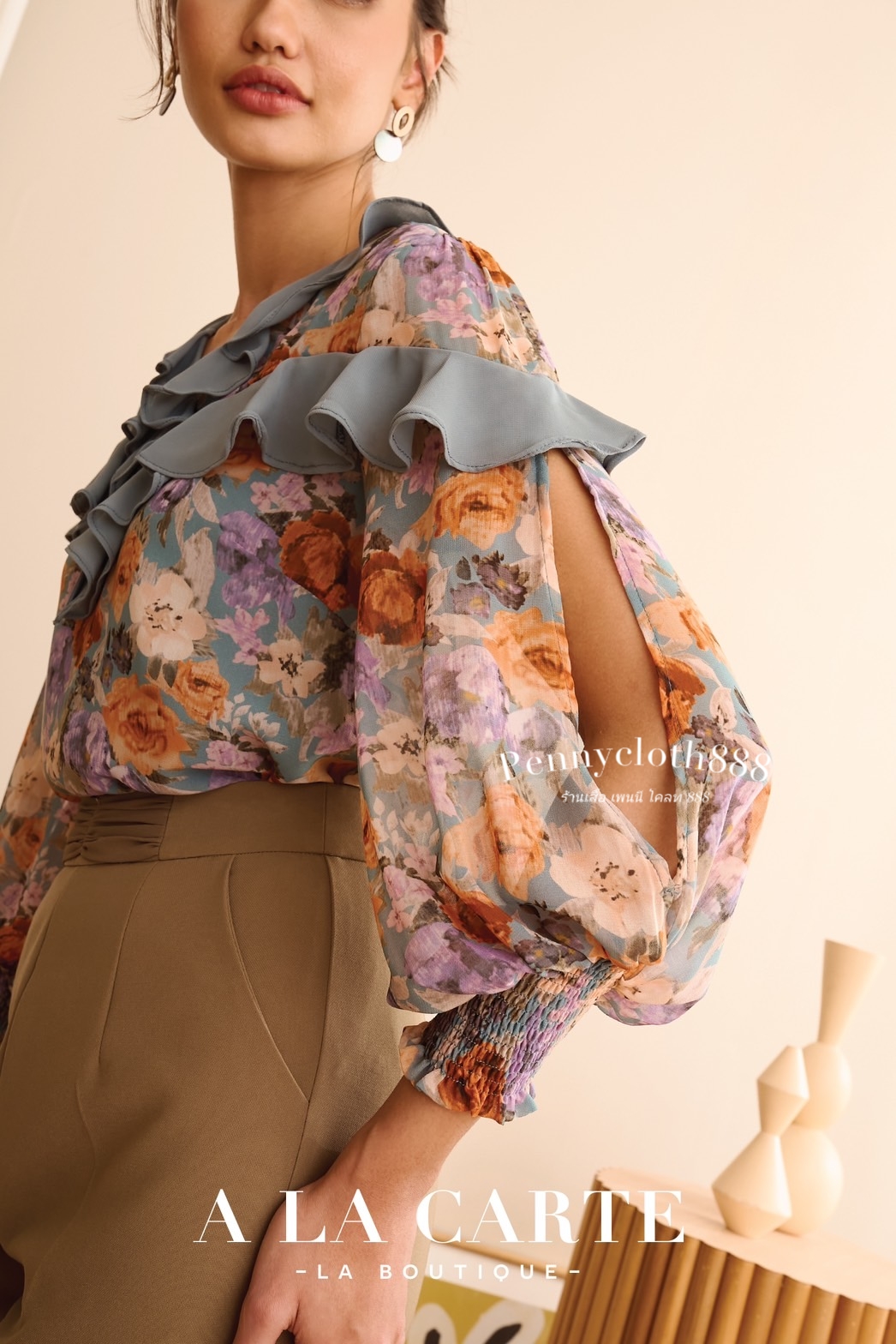 69468 เสื้อ A la carte ชีฟองพิมพ์ลายดอก คอวี แต่งระบาย แขนสม็อค สีฟ้าอมเขียว น้ำตาล ดำ