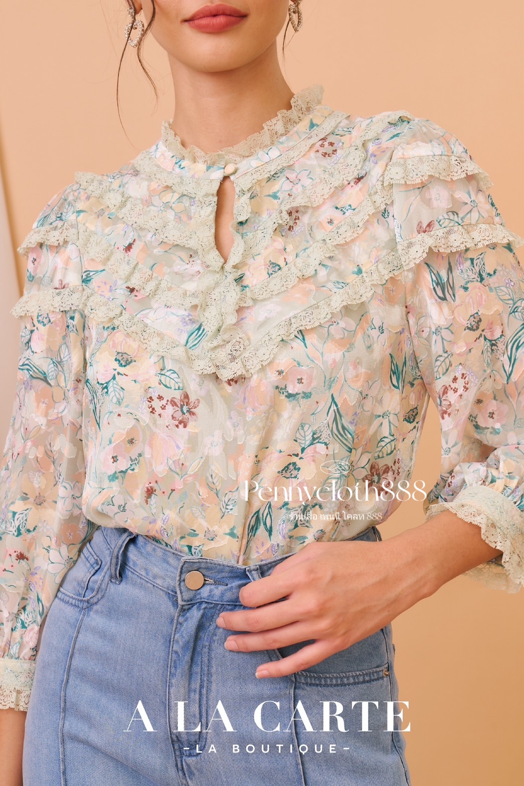69245 เสื้อ Alacarte ชีฟองพิมพ์ลายดอก คอกลม แต่งลูกไม้ มีซับใน แขน 3 ส่วน