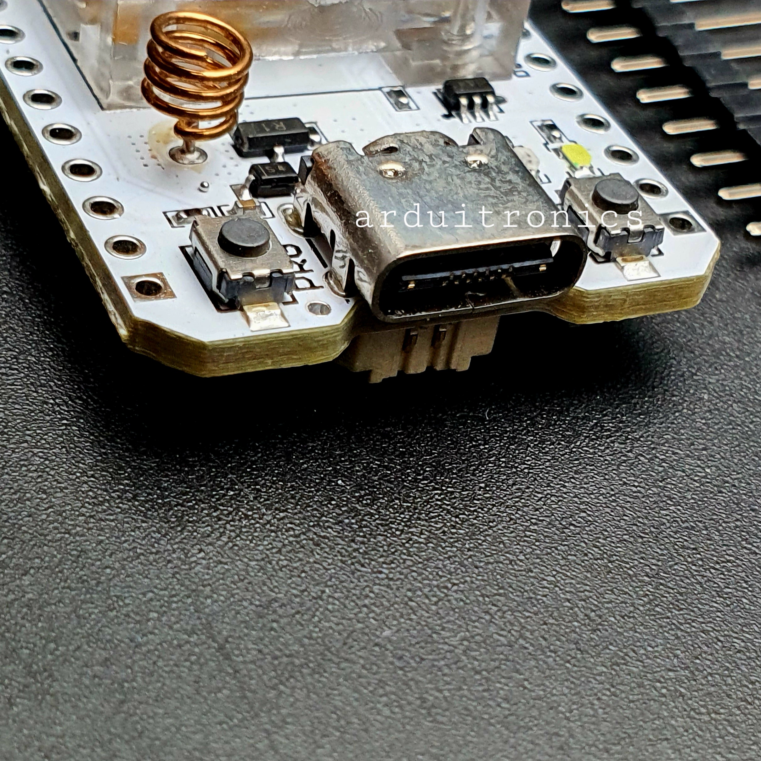 [Upgraded Version] LoRa 433MHz SX1262 + WiFi ESP32 + OLED 0.96" - พร้อมสายอากาศ (PCB ขาว)