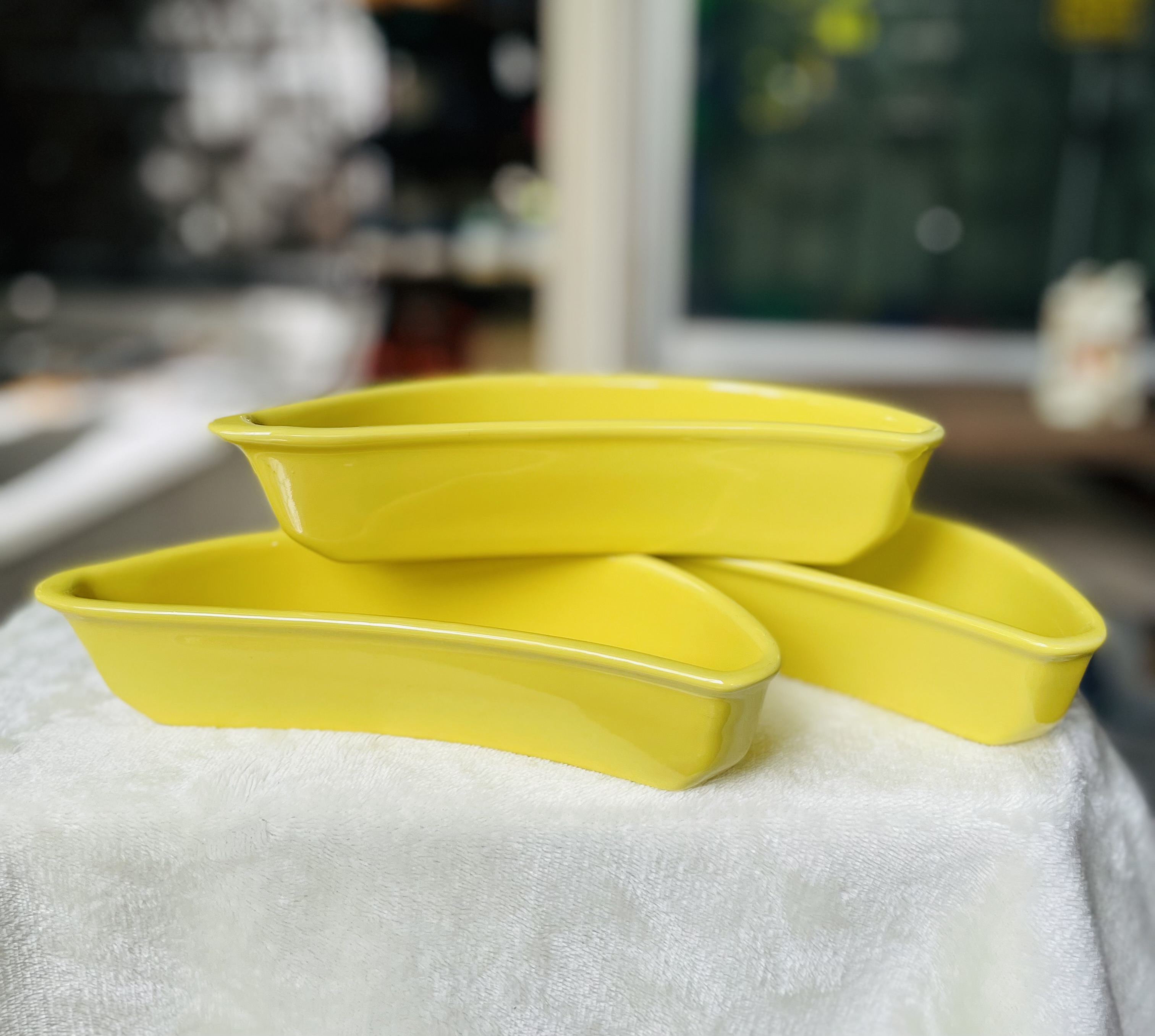 ส่งต่อราคาต่อชิ้น จานเซรามิครูปกล้วย Yellow Solid Banana Shaped Dishes/Bowls ใส่ขนม เครปกล้วย จัดเก็บของรักษ์ ตกแต่งบ้าน
