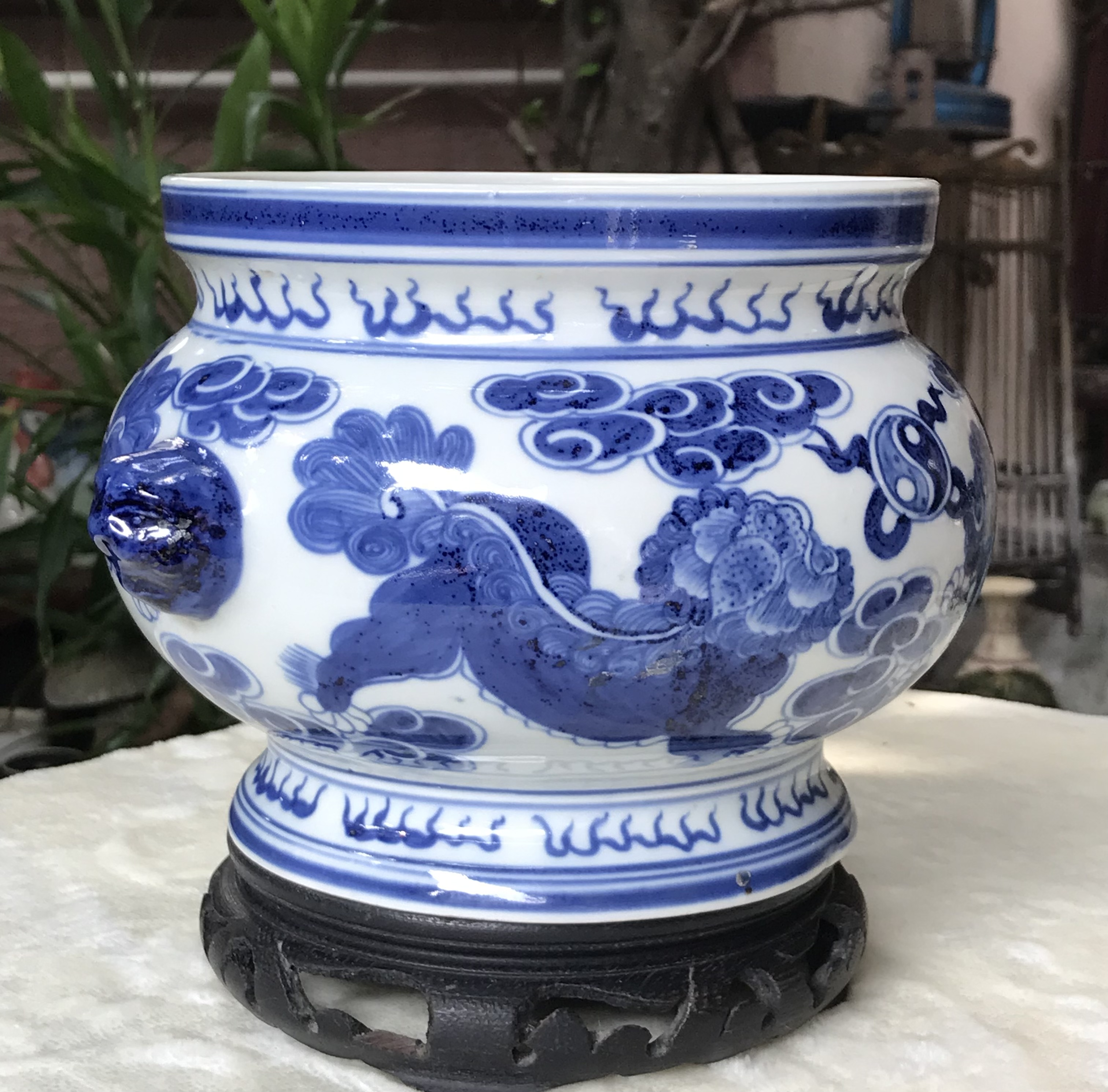 ไม่รวมกี๋ โถ/กระโถน กระเบื้องน้ำเงินขาว เขียนลายสิงโต Blue And White Chinese Porcelain