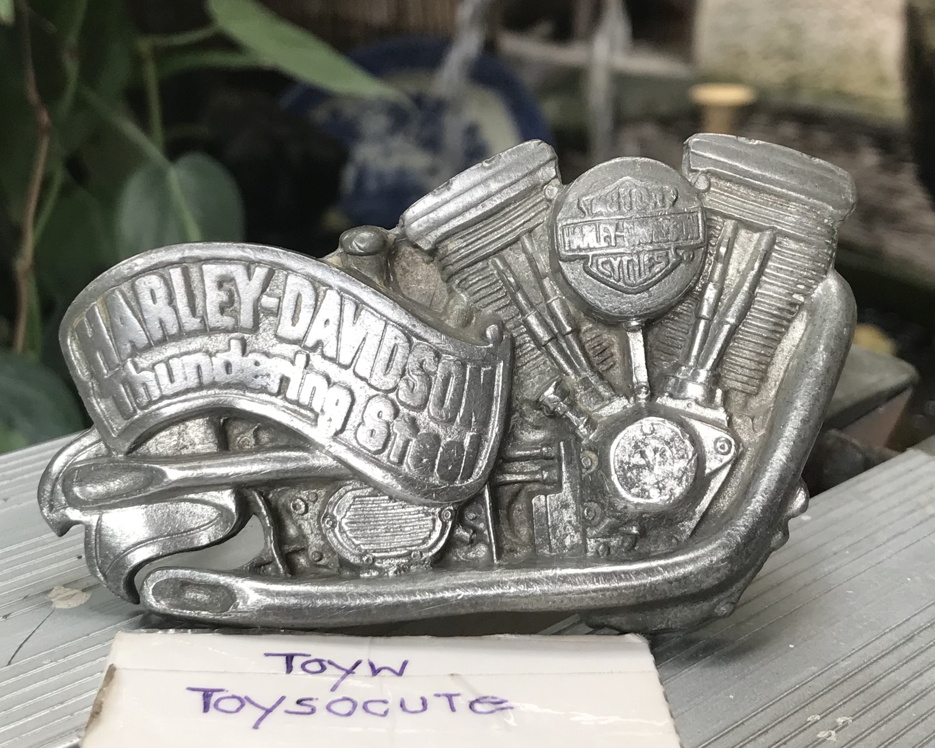 มือสอง หัวเข็มขัดแท้ Harley Davidson Thundering Steel Buckle H412 วัสดุเป็นดีบุก ผลิตปี 1991 รหัส H412 โดยบริษัท BARON USA