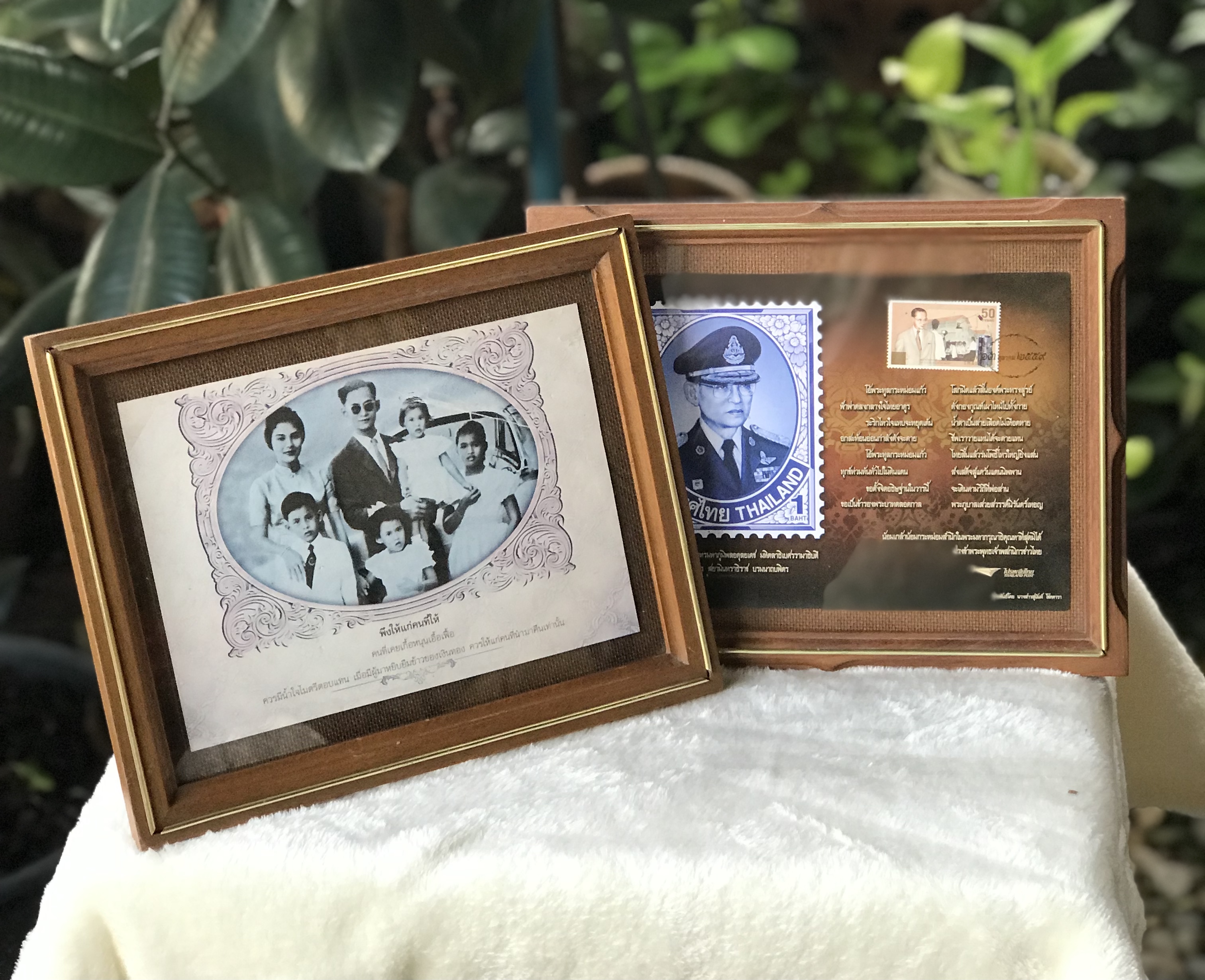 ราคาเริ่มต้น 550 บาท ไม่รวมรูป Antique Teak Frame /กรอบรูปไม้สักตั้งโต๊ะ แขวนผนัง หน้ากระจก ยุค 90 กรอบรูปโบราณ ใส่รูปแนวตั้งหรือแนวนอน