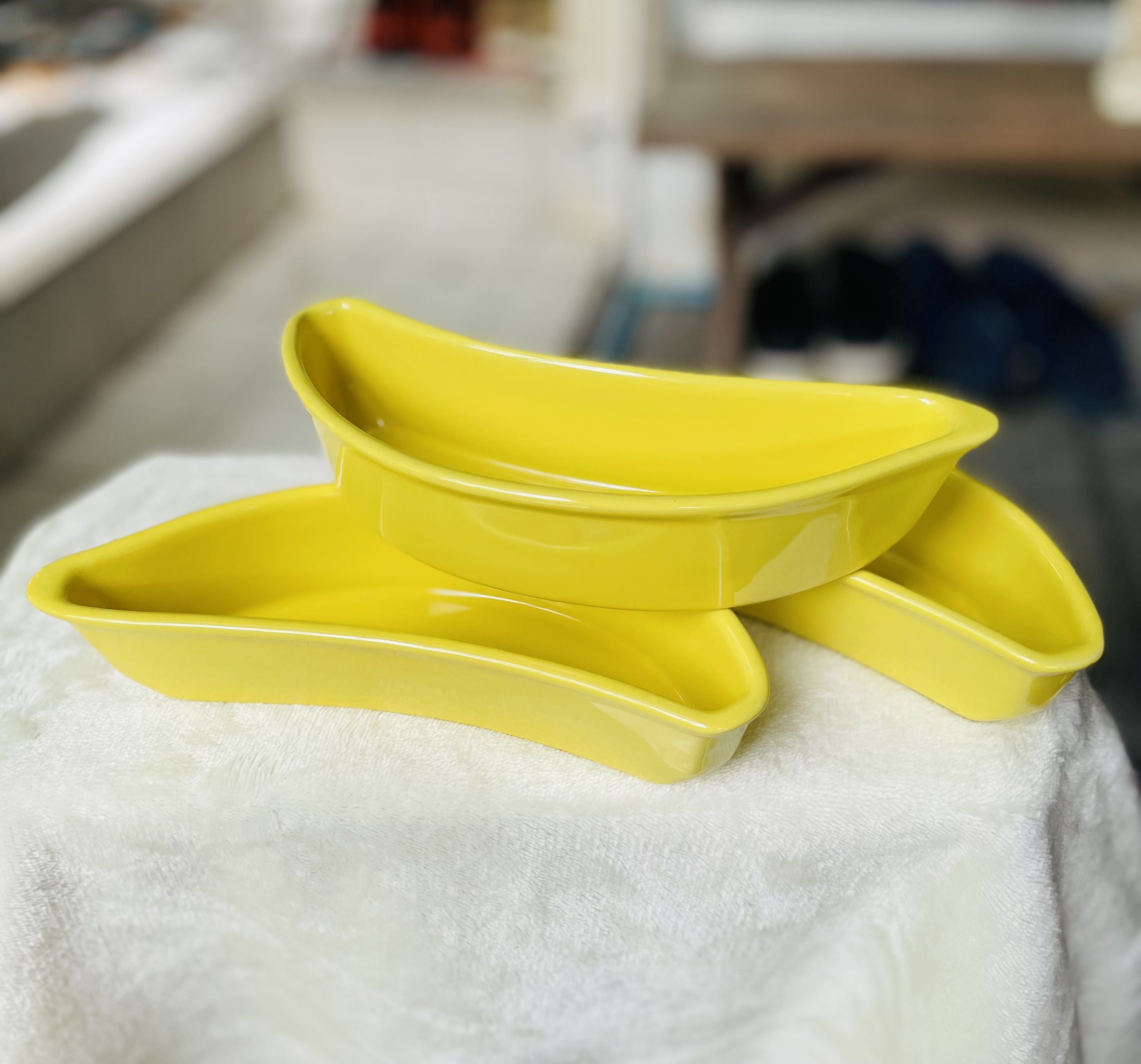 ส่งต่อราคาต่อชิ้น จานเซรามิครูปกล้วย Yellow Solid Banana Shaped Dishes/Bowls ใส่ขนม เครปกล้วย จัดเก็บของรักษ์ ตกแต่งบ้าน
