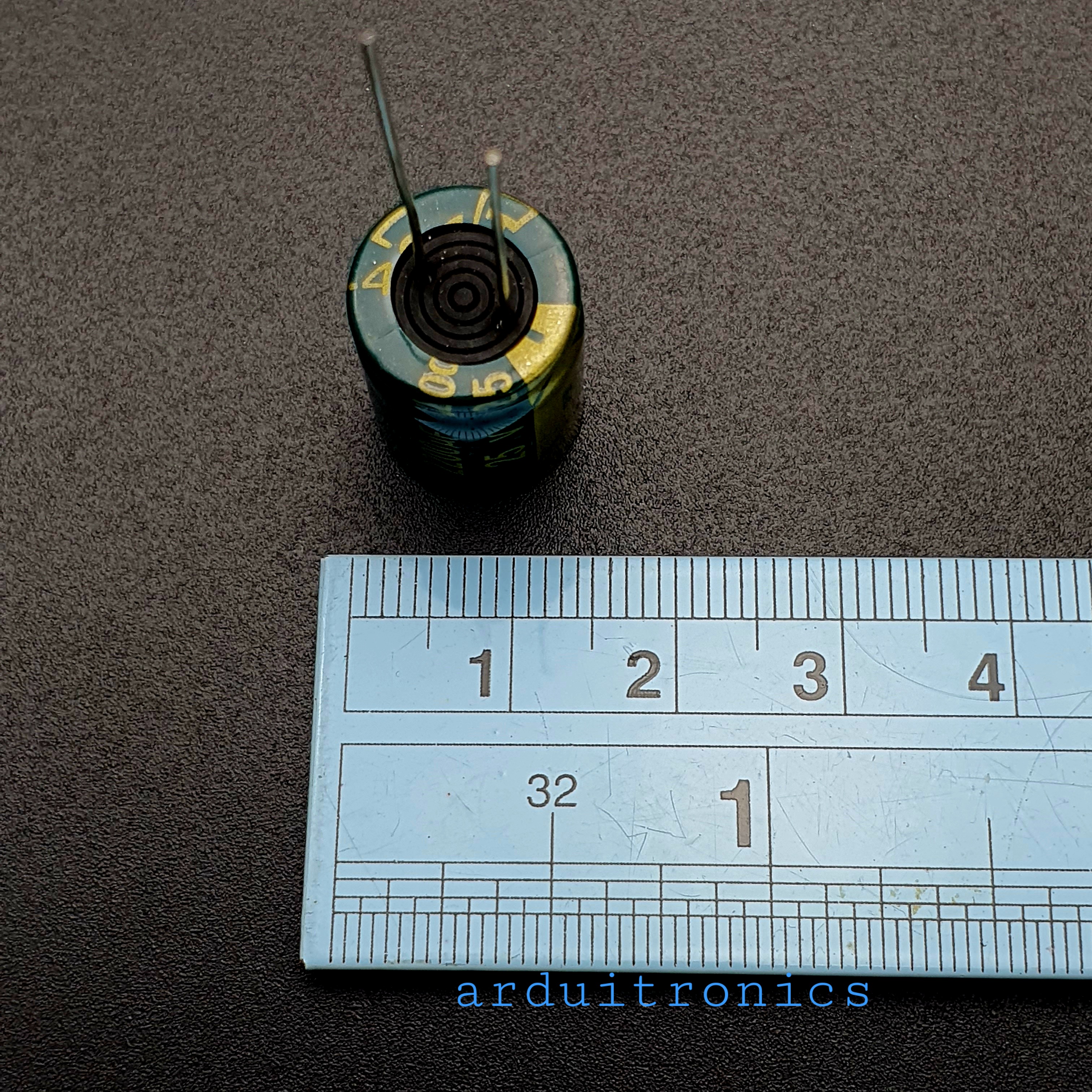 ตัวเก็บประจุ ตัวเก็บประจุแบบมีขั้ว Capacitor 2200uF 25V (1 ตัว)