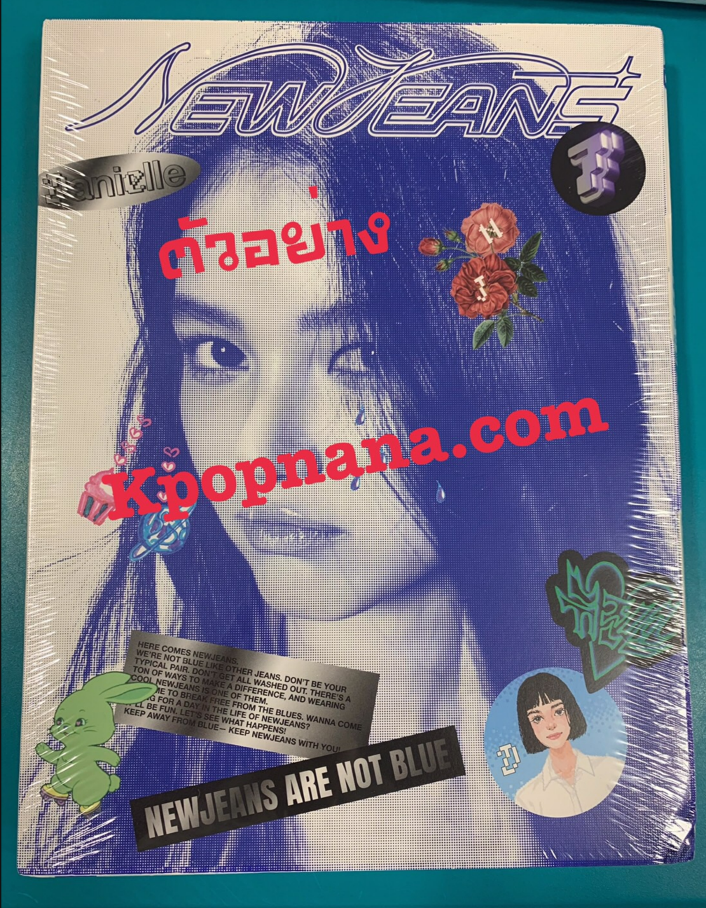 NewJeans - [NewJeans 1st EP 'New Jeans'] แบบ Bluebook ver. ปกสุ่ม - ส่งเครืองบิน