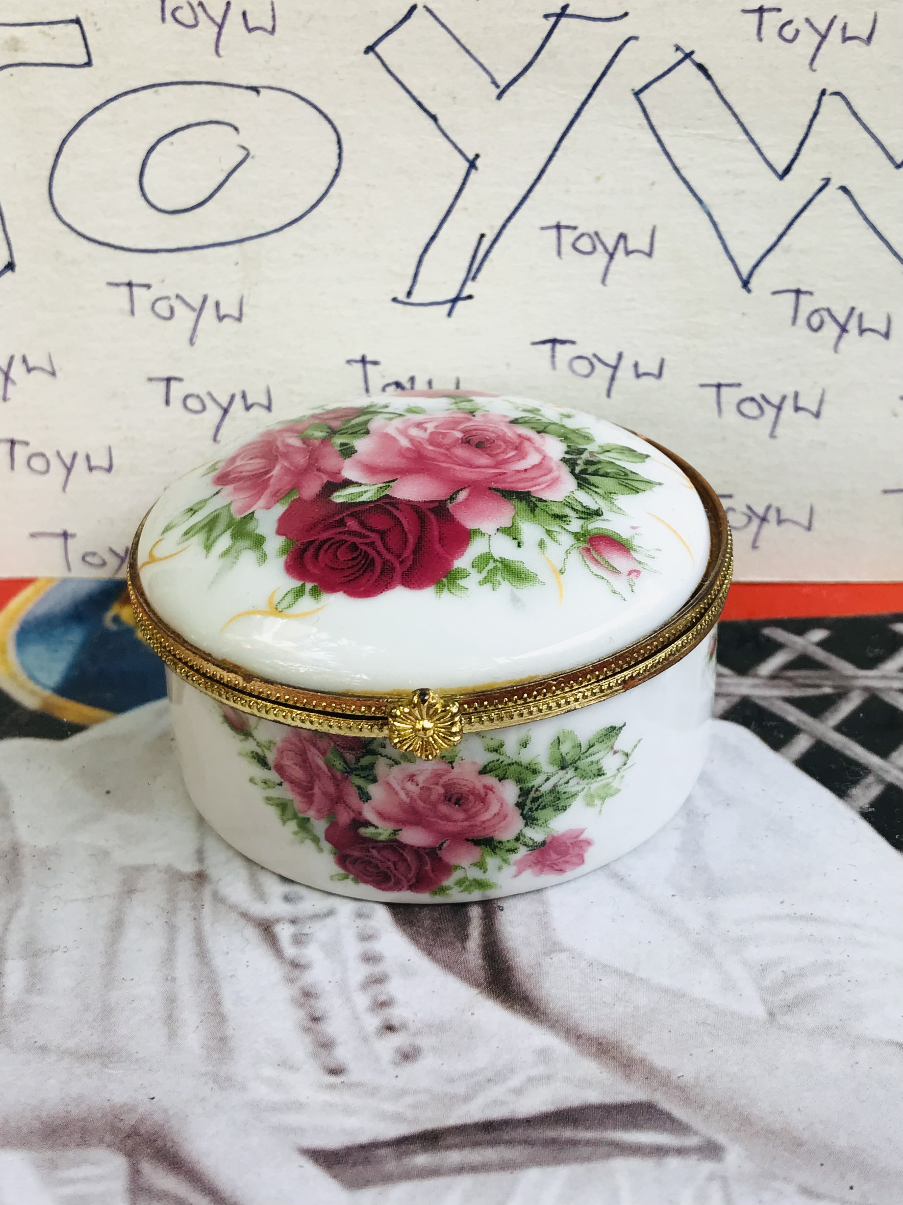 เริ่มต้น 120 บาท เก็บเก่า งานวินเทจตลับเซรามิค คละแบบคละลายคละขนาด ใส่ของใส่ยา ใ่ส่เครื่องประดับชิ้นเล็กๆ และของรักษ์อื่นๆ