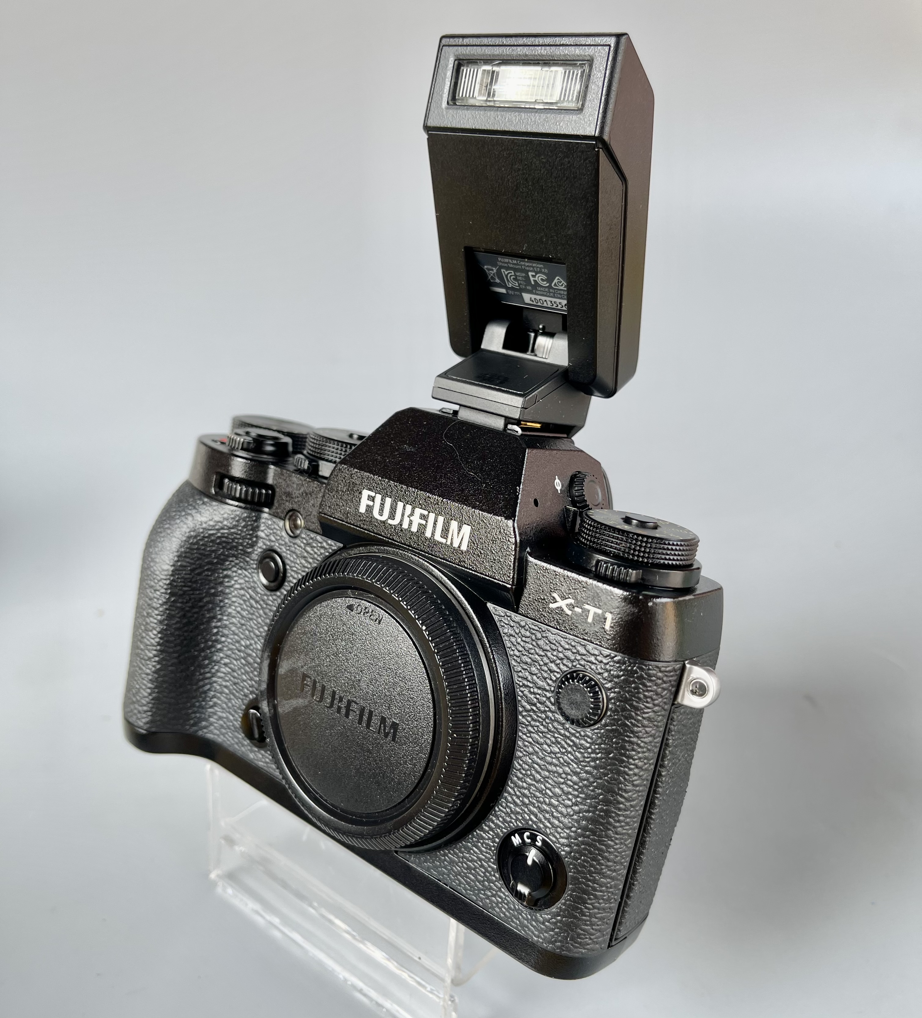 ขายกล้อง FujiXT1(body)สภาพสวย อกปศ+ Flashแท้คู่ตัว