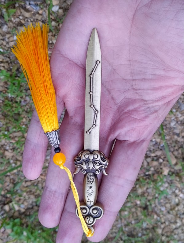 ดาบจีนทองเหลือง ดาบเจ็ดดาว ขนาด 12 cm