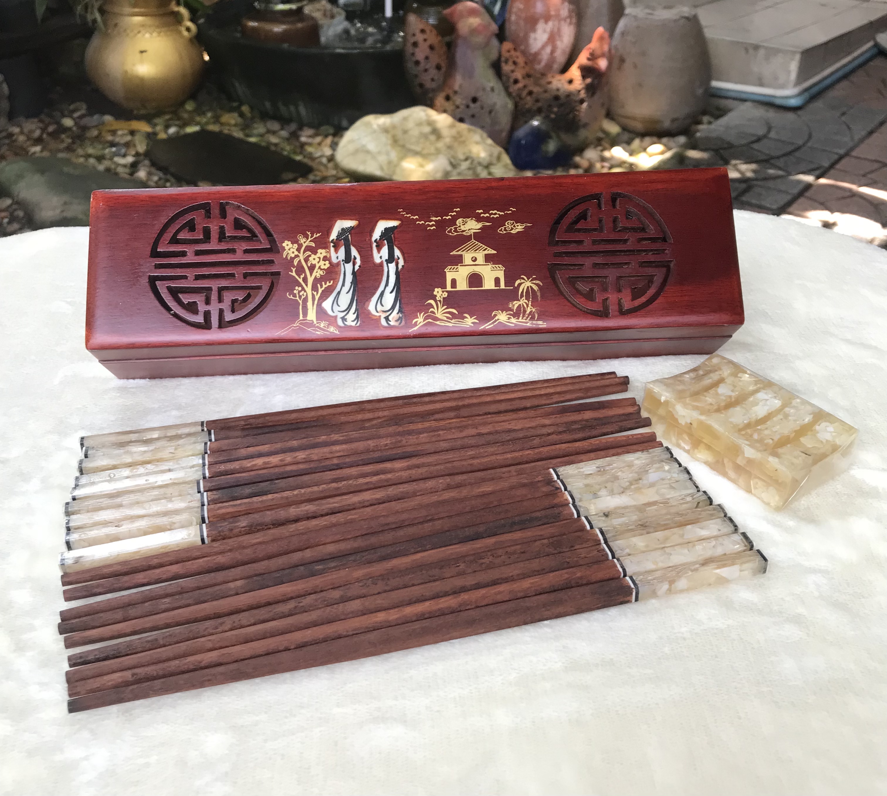 ไม่ผ่านใช้ ชุดตะเกียบไม้พร้อมที่วางงาช้าง บรรจุกล่องไม้ Nine Chopstick Pairs with Rests & Inlaid Rosewood Box
