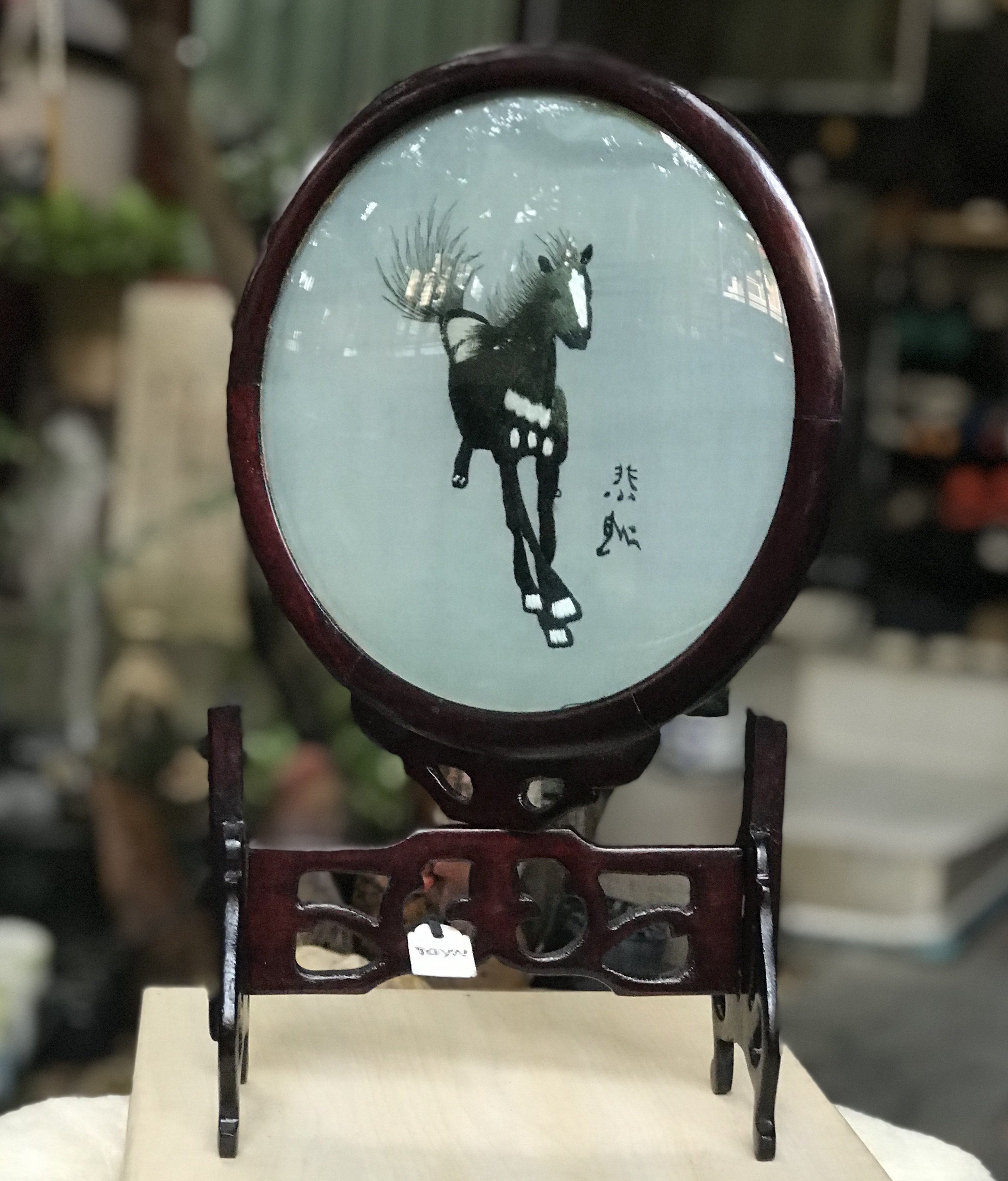 ผ้าไหมจีนปักลายม้า กรอบกระจกนูน/ฐานไม้ Rose Wood หมุนได้ Silk Embroidery Pivoting Table Screen Horse Pony Stallion