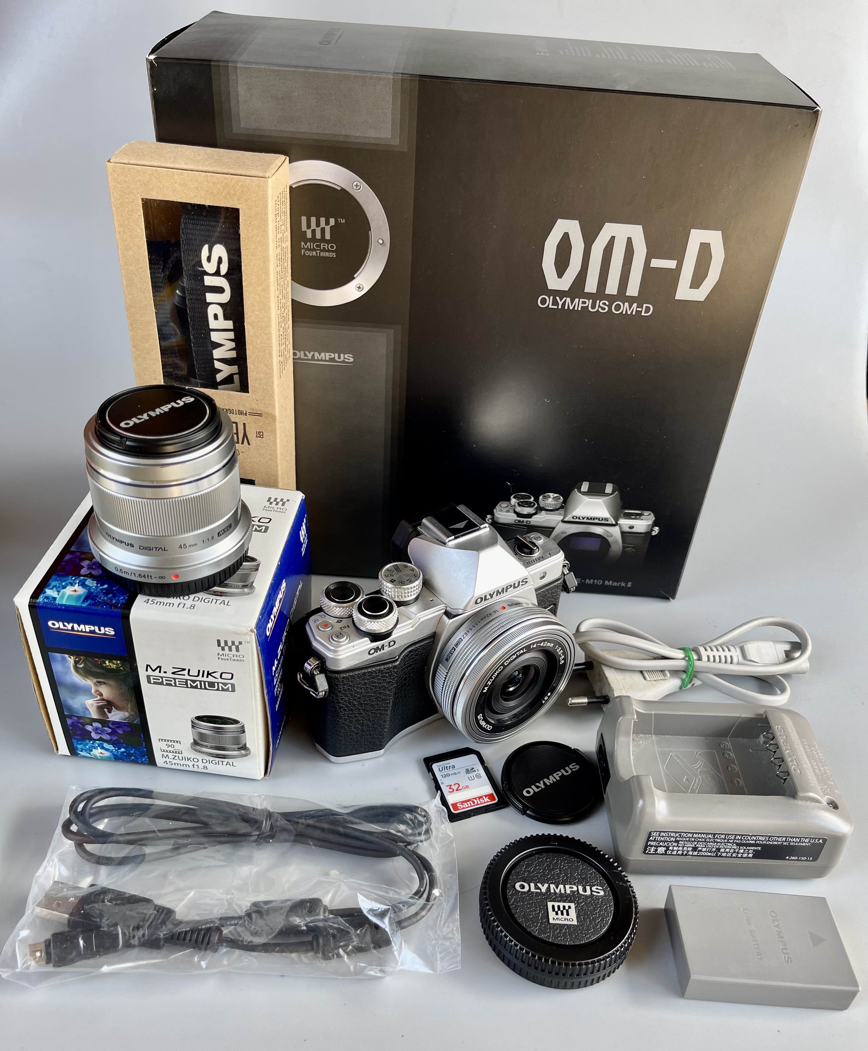 ขายกล้อง olympus OMD EM 10 mark ii Lens Kit 14-42mm 45mm f1.8ใช้น้อย ขัดเตอร์ 9606 อปกศ