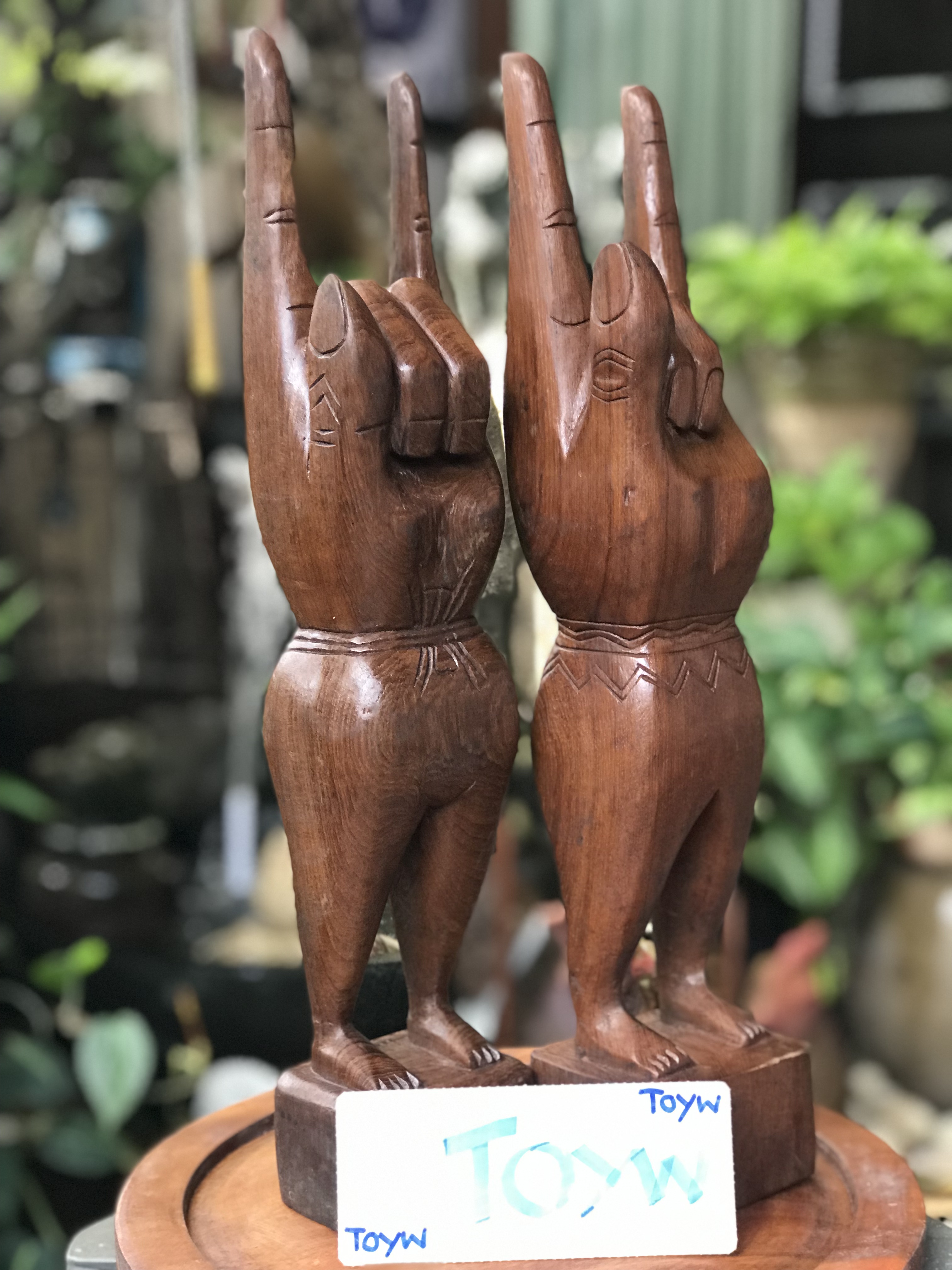 คู่ละ 990 บาท handcraft - Teak Wood ไม้สักชิ้นเดียวแกะสลัก I ❤️ U ตั้งโชว์ ตกแต่งบ้าน แต่งร้าน ตามสไตล์ของคุณ ขนาดกว้าง 3.5 นิ้ว สูง 17 นิ้ว