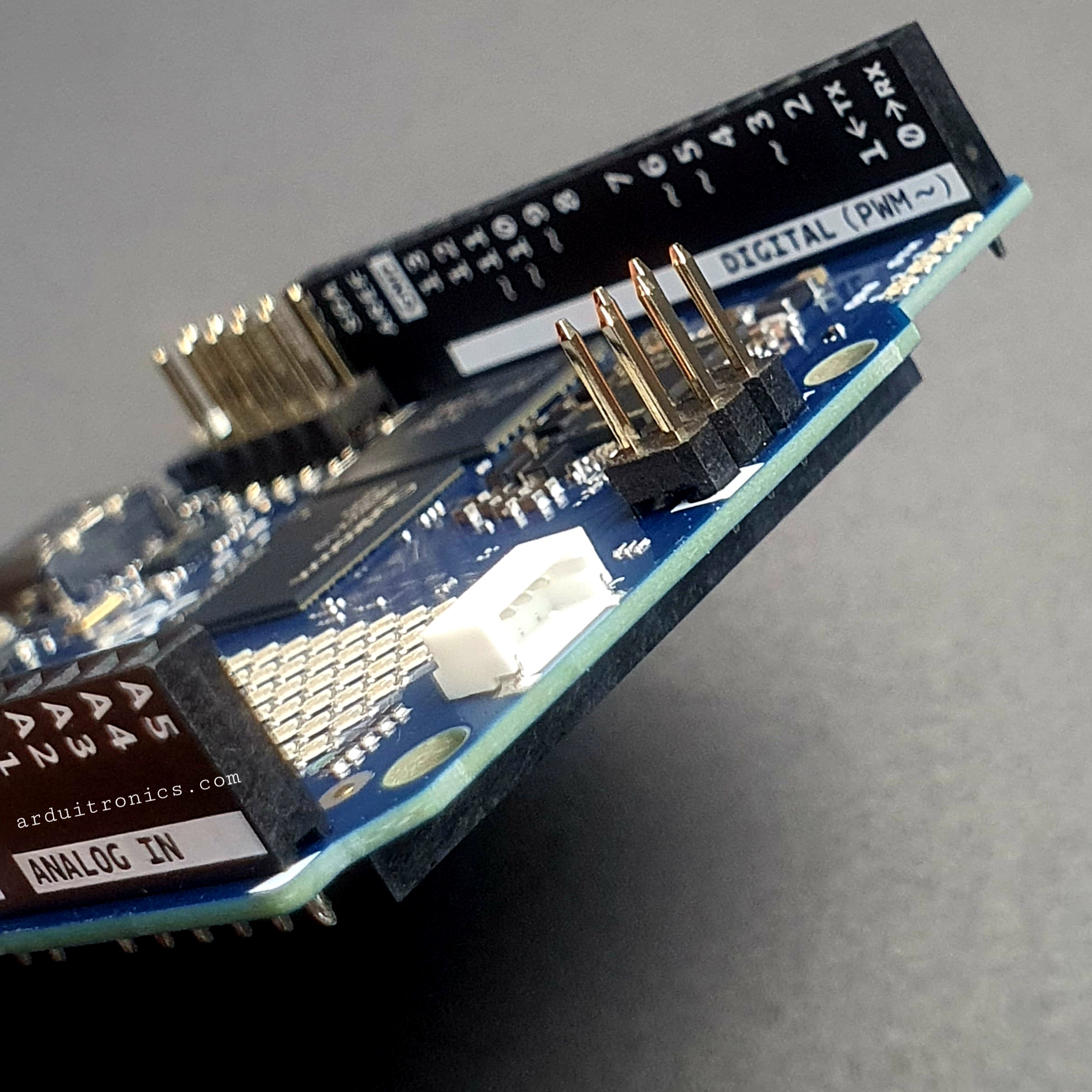 Arduino UNO Q - 2GB RAM / 16GB eMMC (แท้จาก Italy) - Arduino