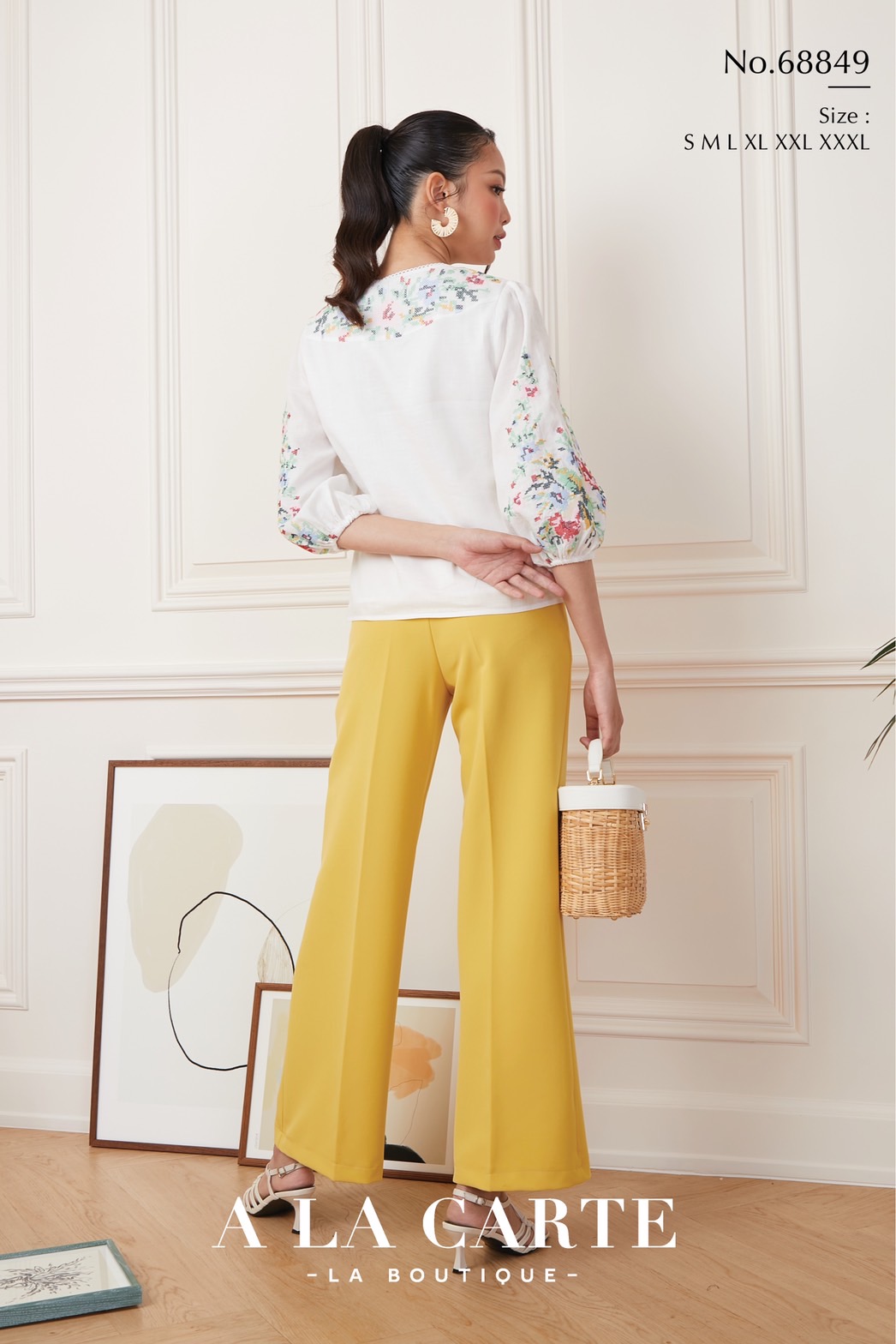 68849 💐A La Carte💐เสื้อลินินแขน 3 ส่วน เนื้อผ้าบางใส่สบาย ซับในผ้าคอตตอน งานปักลายครอสติส ตัดต่อช่วงบ่าด้านหน้า ทรงเสื้อตัดต่อคัทวี ดูเพรียว🦋 สีดำ 2XL