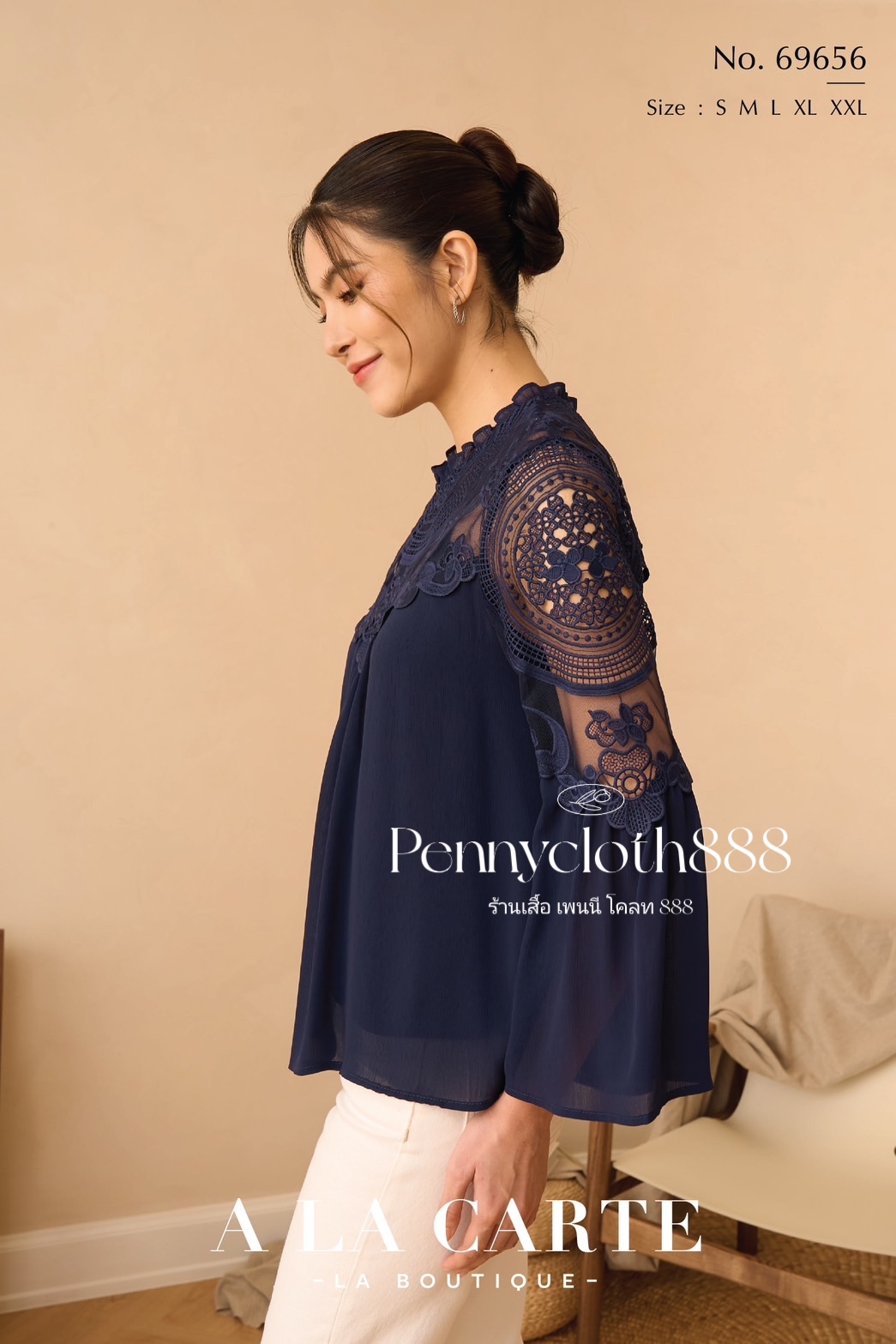 69656 เสื้อ A La Carte ชีฟองเนื้อเยื่อไม้ งานปักและทอลูกไม้ช่วงอกและแขน มีซับในเย็บติด ผ้ามีน้ำหนักทิ้งตัว กระดุมหลัง ปลายแขนทรงแฟร์ สวยหรู