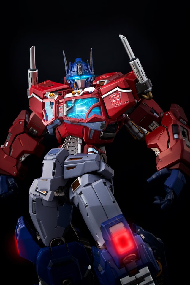 "Pre-Order" Kuro Kara Kuri Optimus Prime